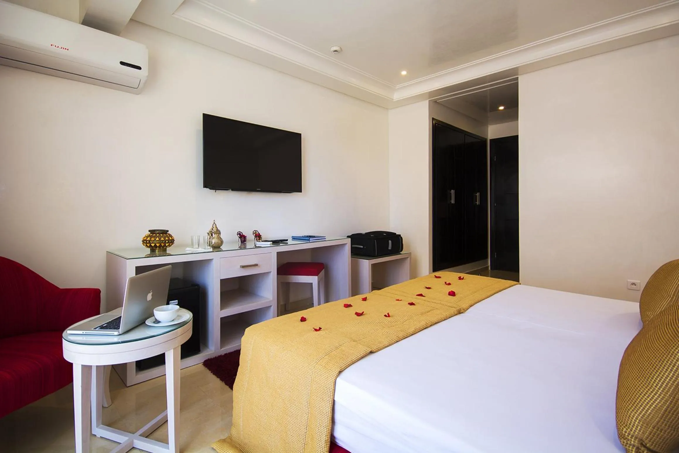 Bedroom, Bed in Hôtel Racine