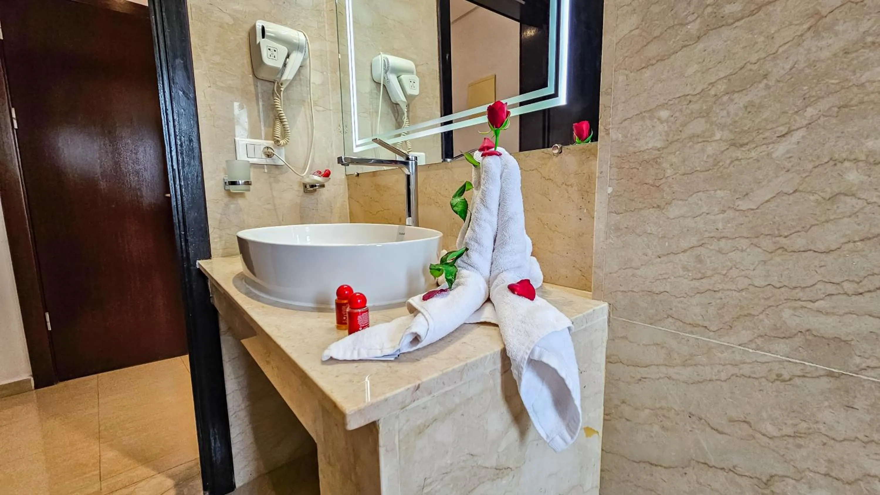 Shower in Hôtel Racine