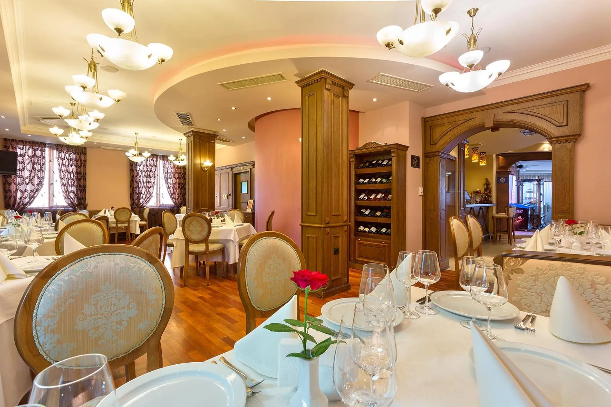 Restaurant/places to eat in Hotel Club Central