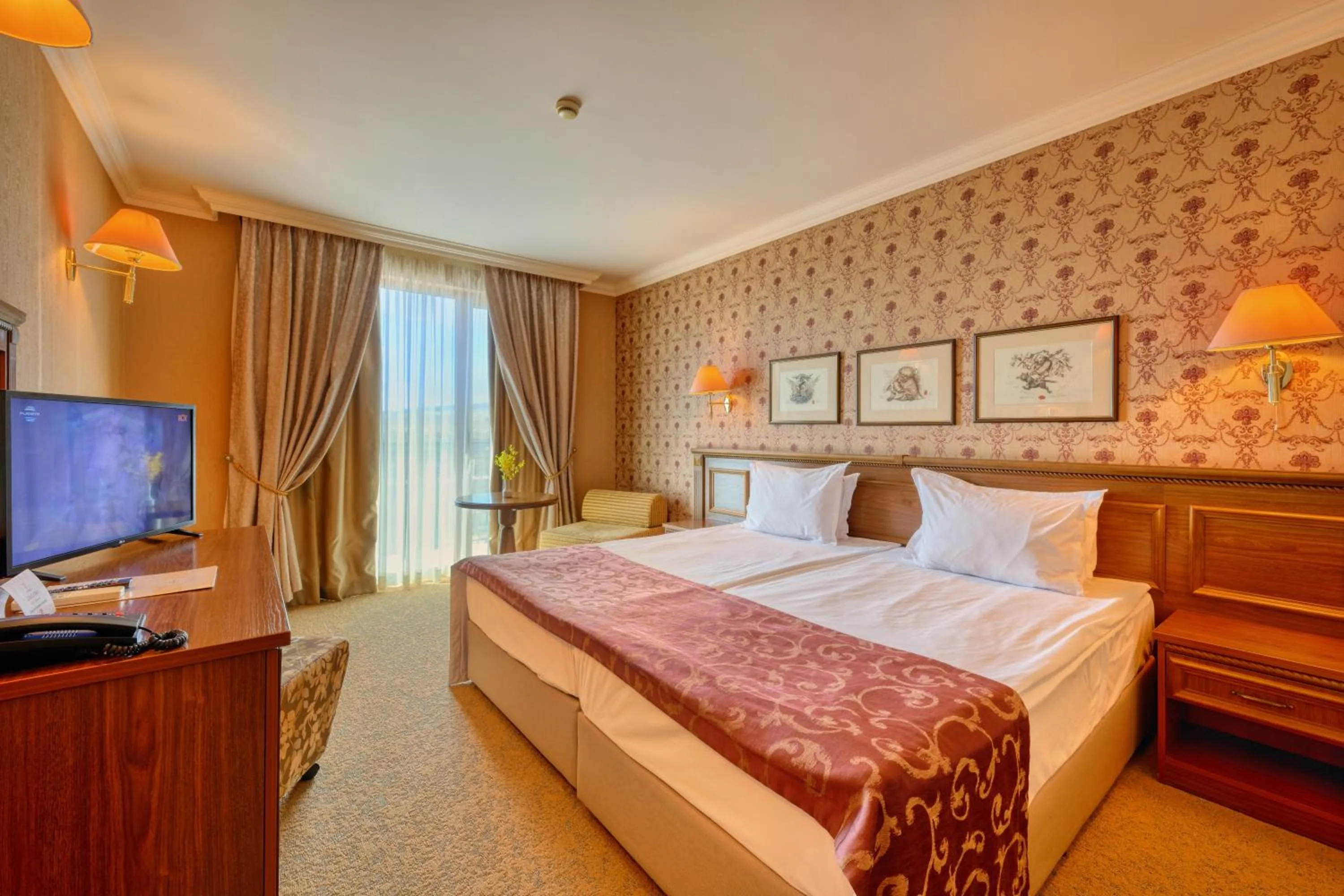 TV and multimedia, Bed in Hotel Club Central