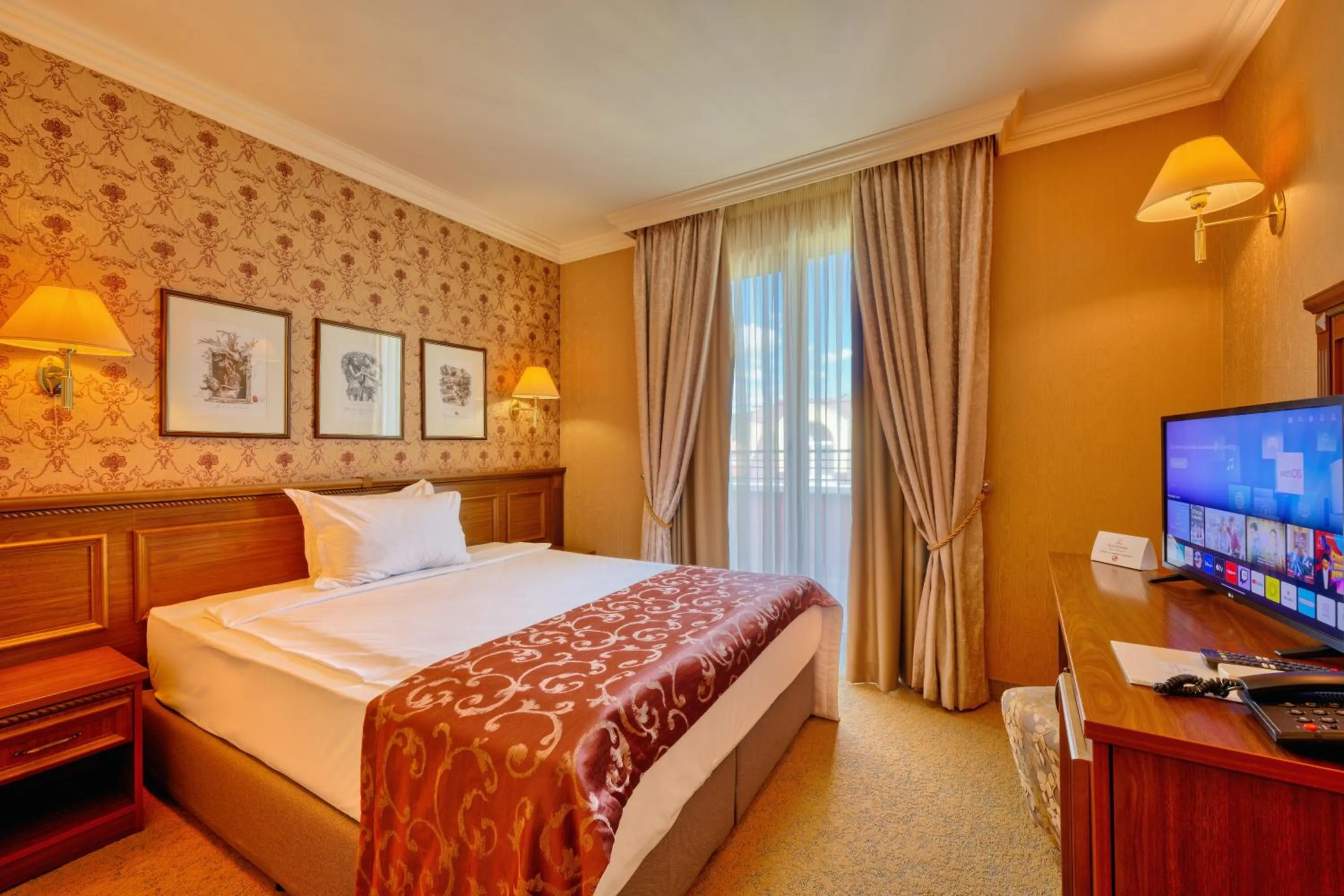 TV and multimedia, Bed in Hotel Club Central