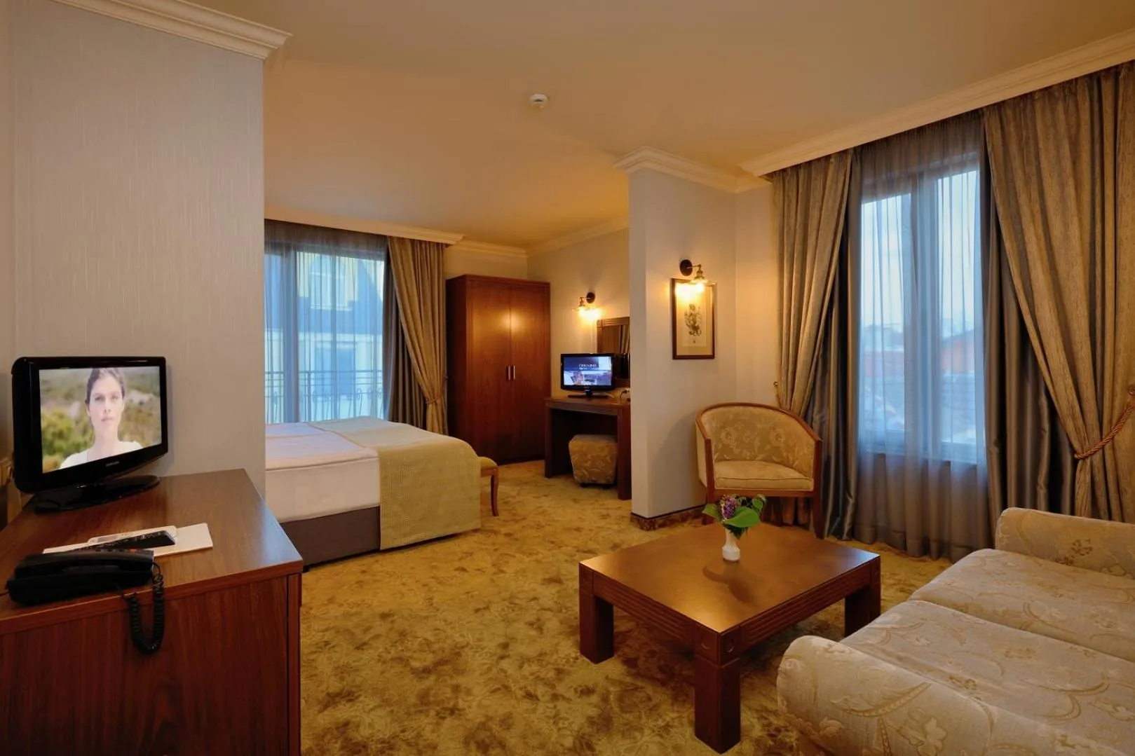 TV and multimedia, Bed in Hotel Club Central