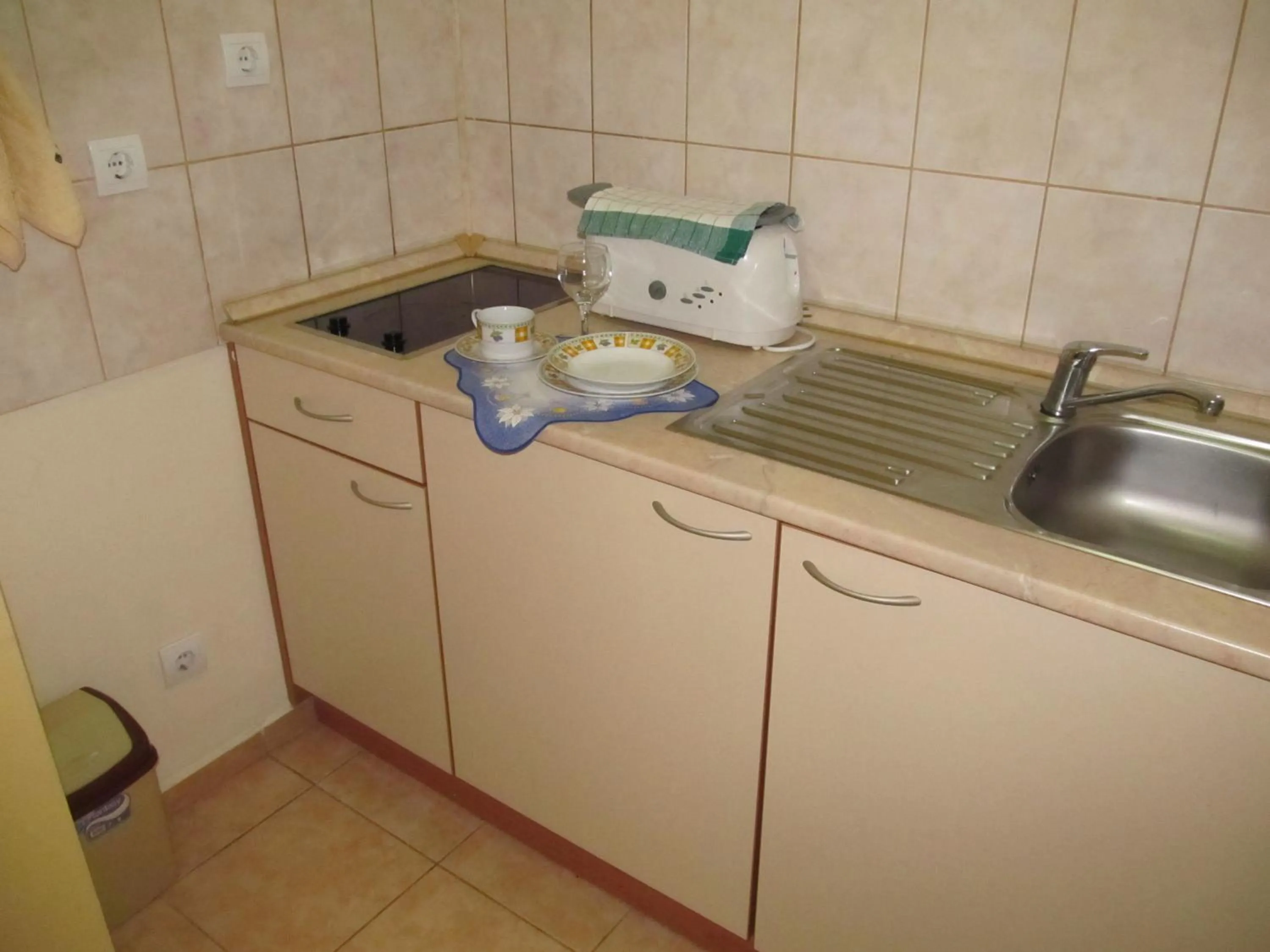 Kitchen or kitchenette in Persey Flora Apartments