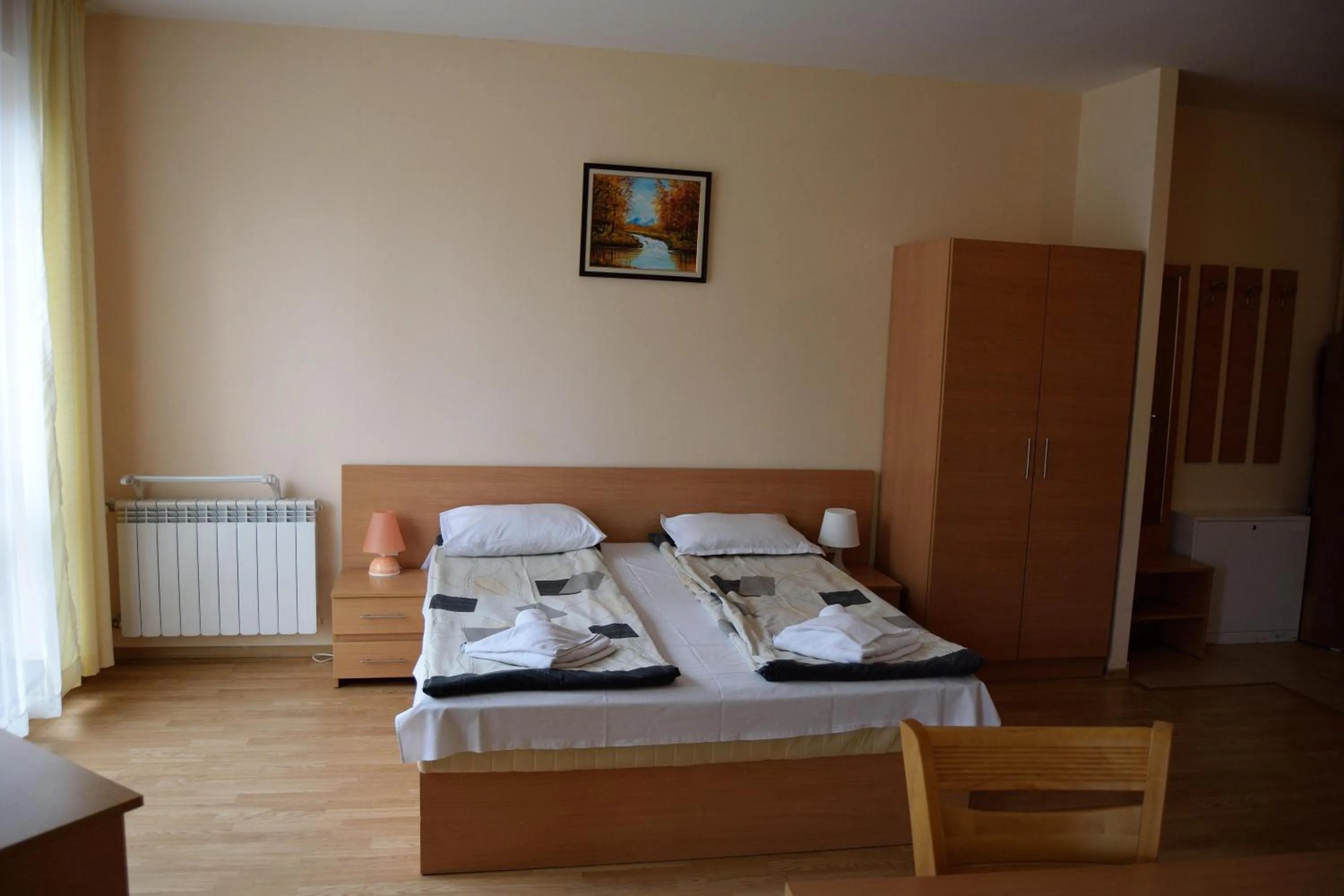 Bedroom, Bed in Persey Flora Apartments