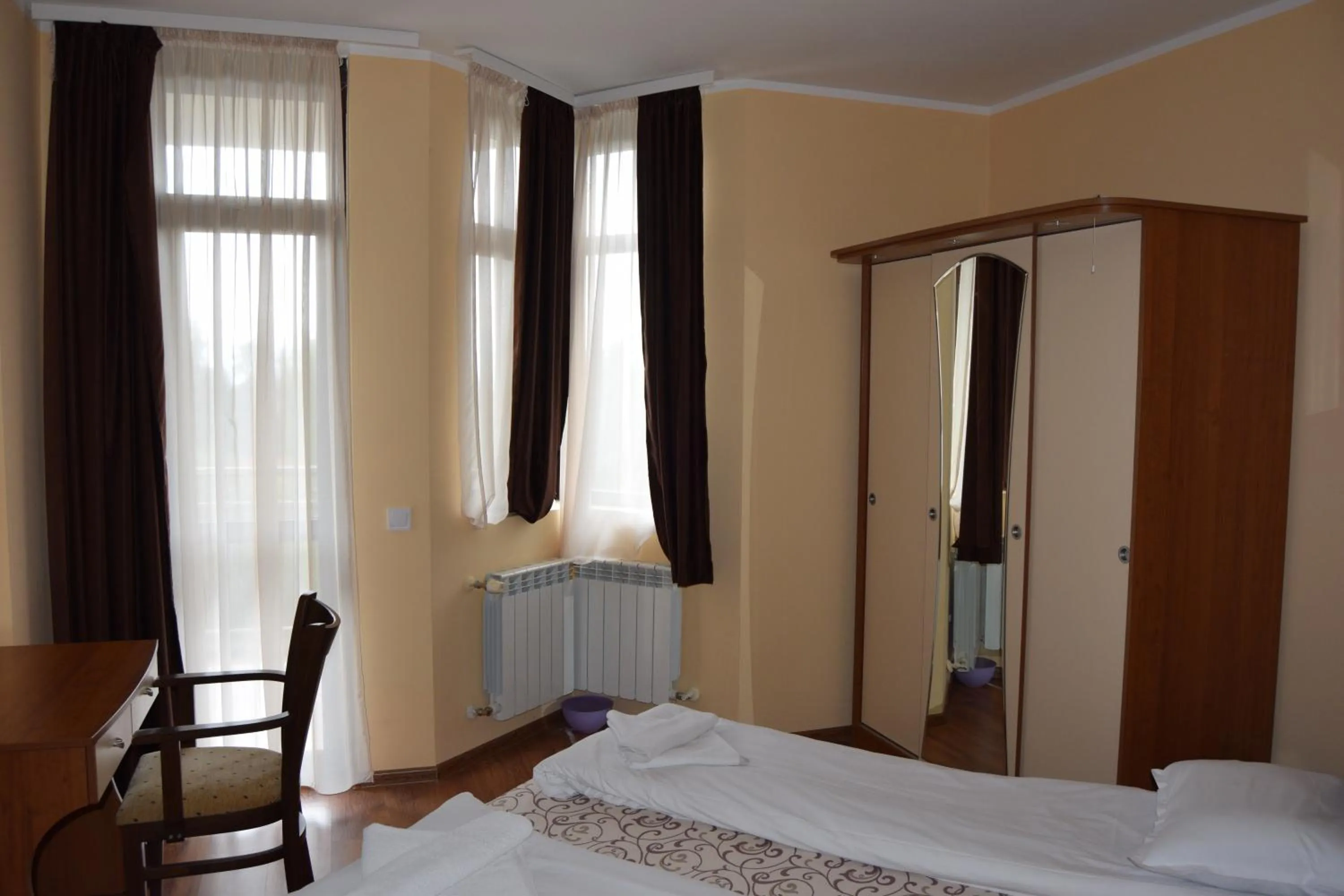 Bedroom, Bed in Persey Flora Apartments