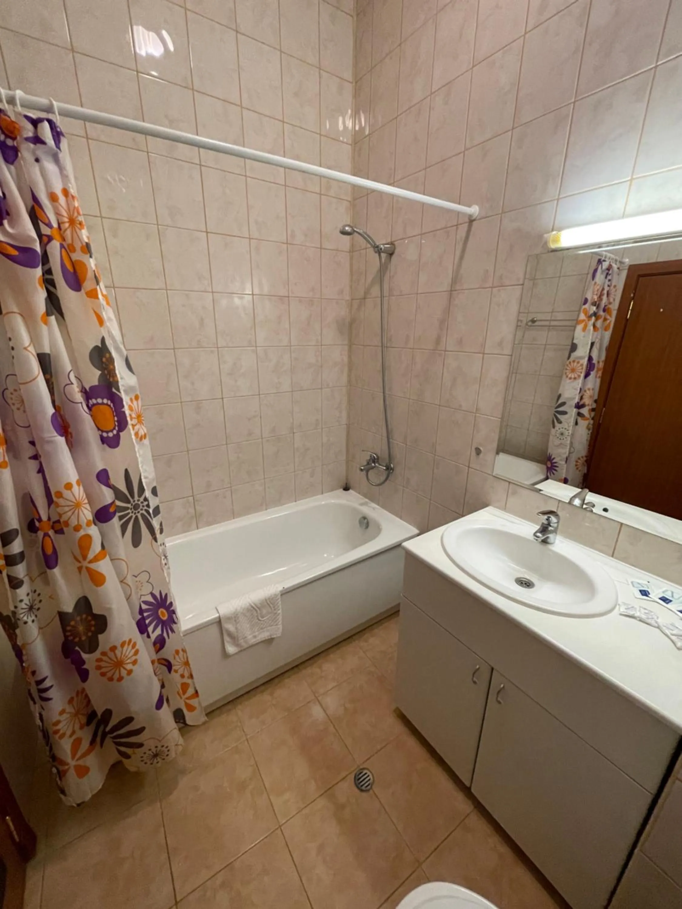 Bathroom in Persey Flora Apartments