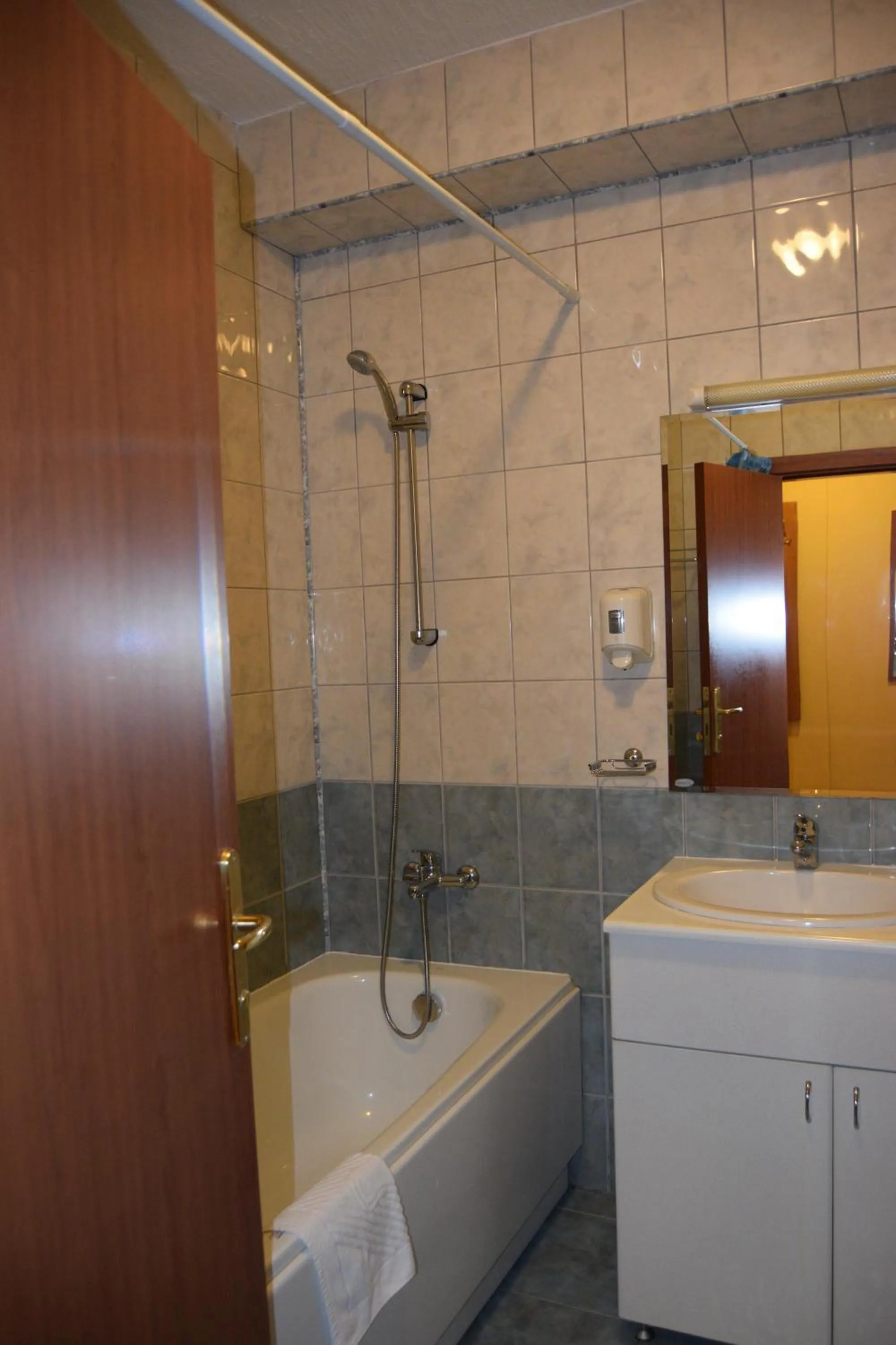 Bathroom in Persey Flora Apartments