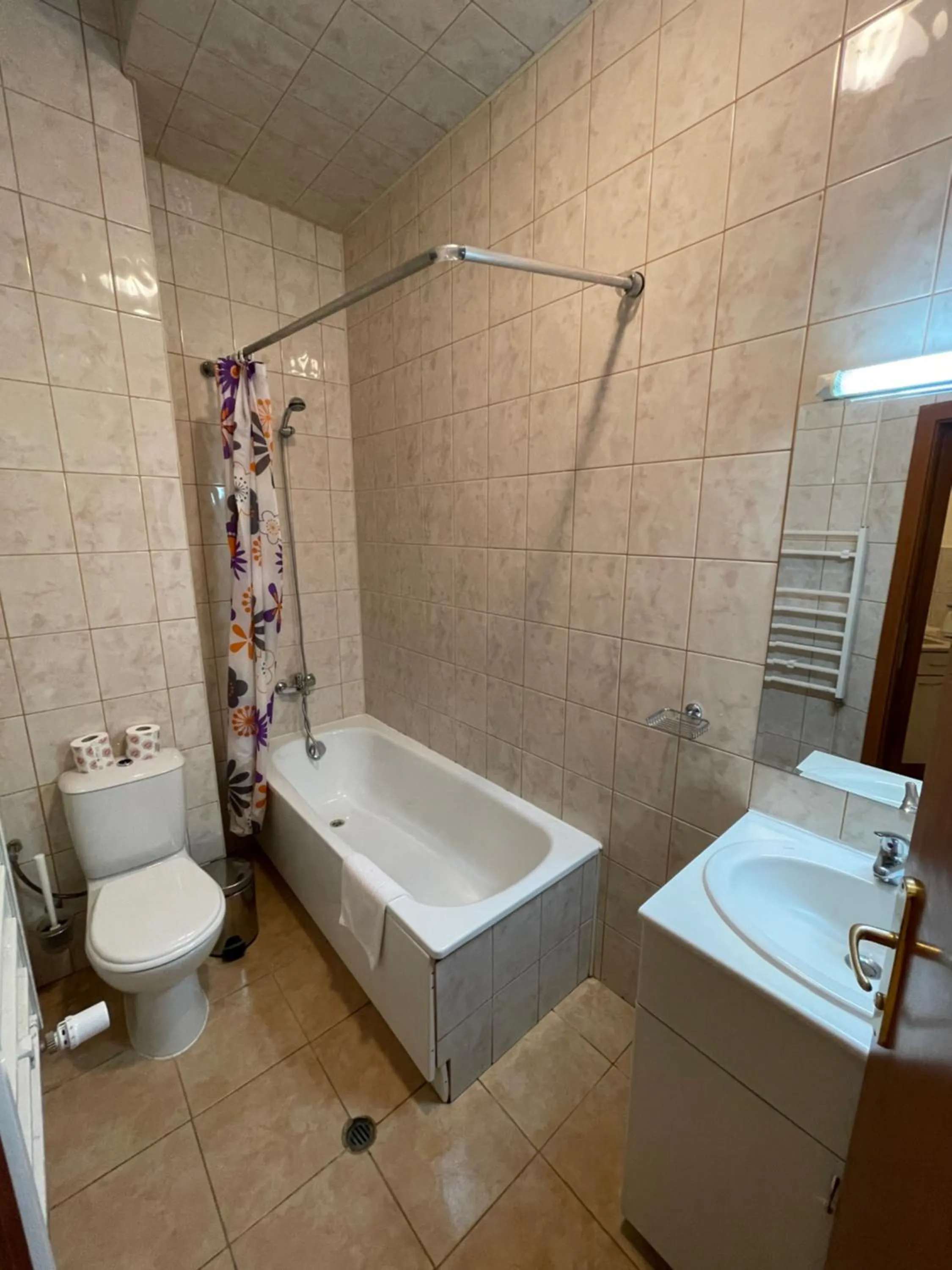 Bathroom in Persey Flora Apartments