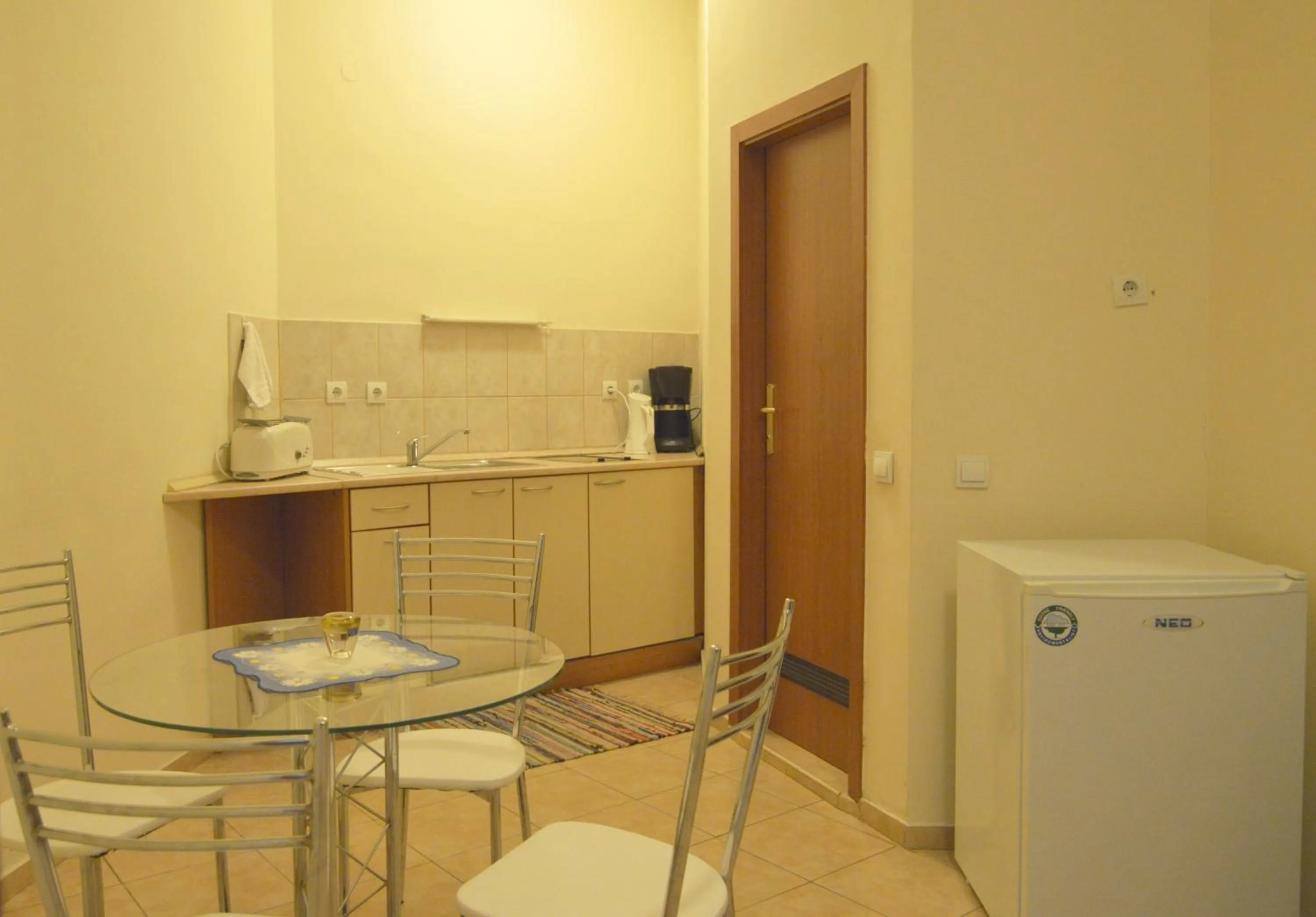 Kitchen or kitchenette in Persey Flora Apartments