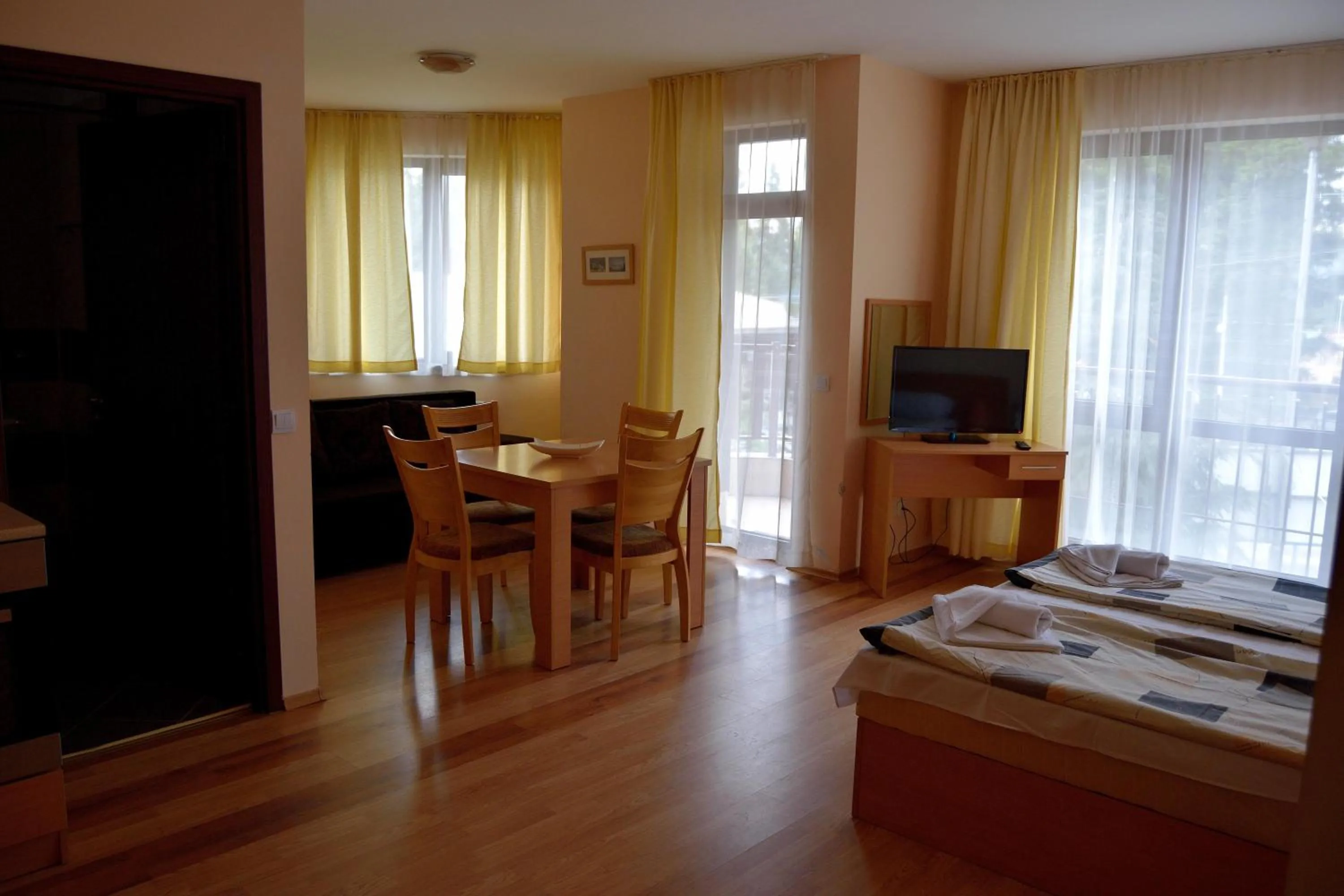 Dining area in Persey Flora Apartments