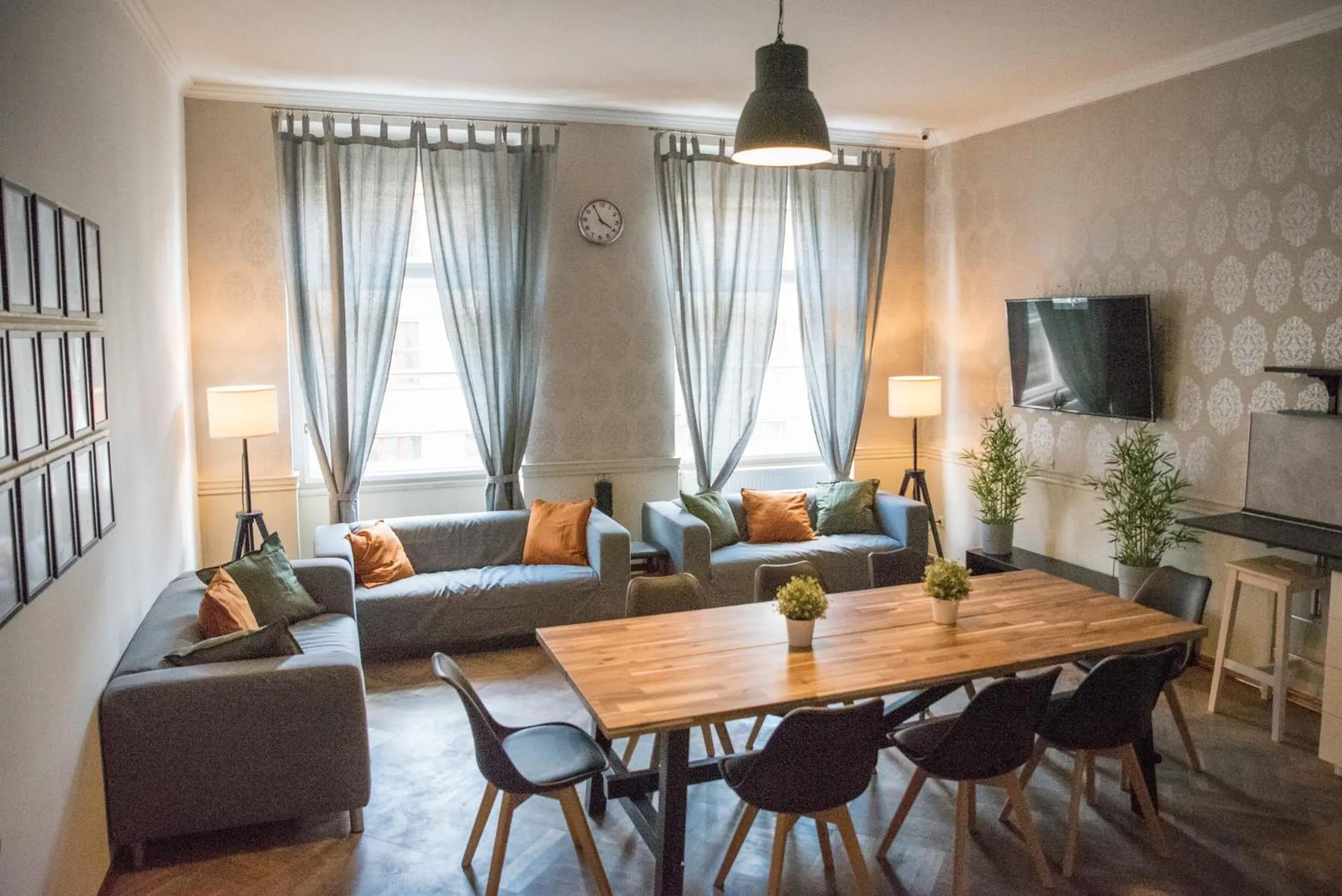 Communal lounge/ TV room in Onefam Old Town