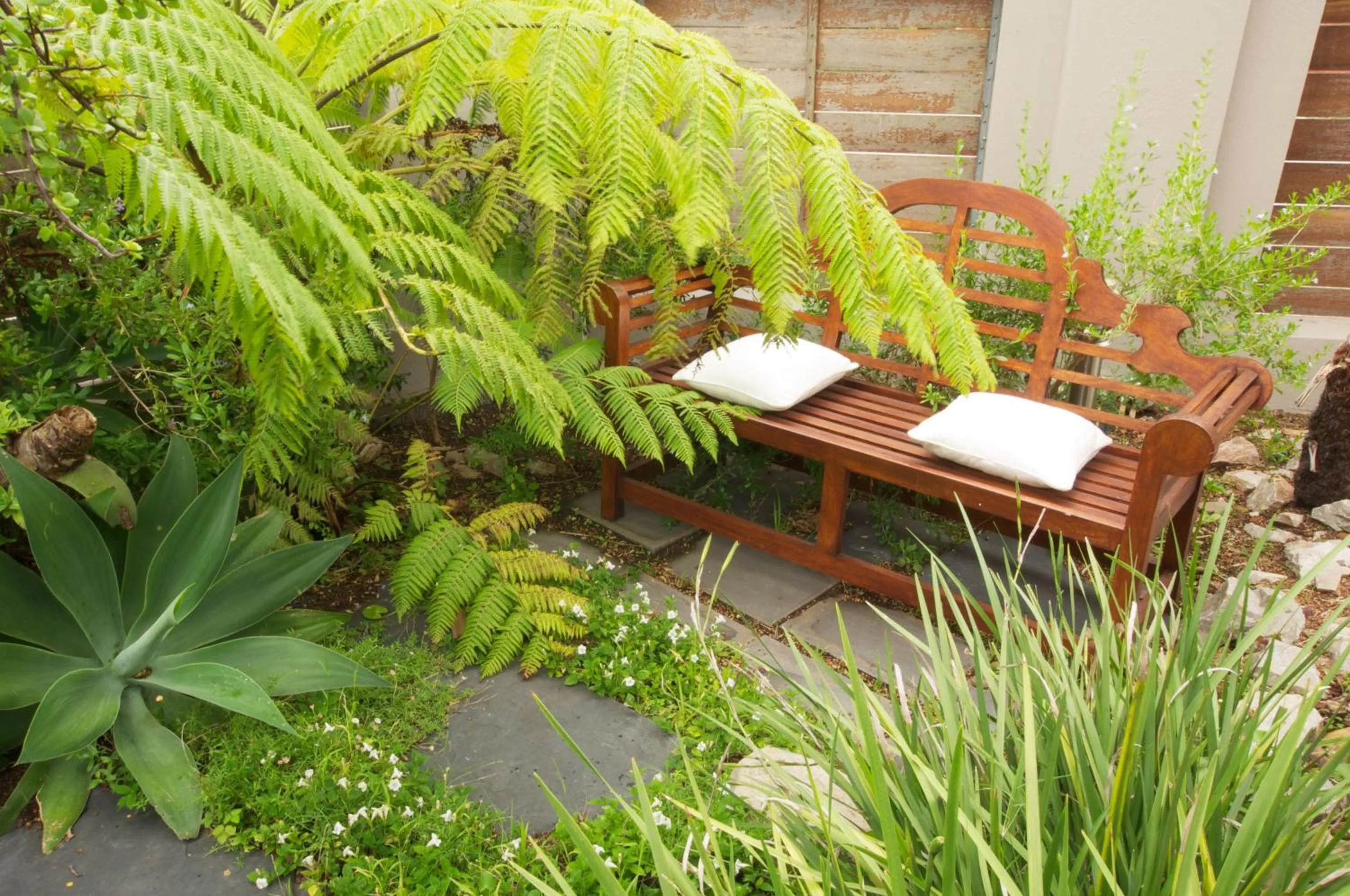 Garden in Island Way Villa