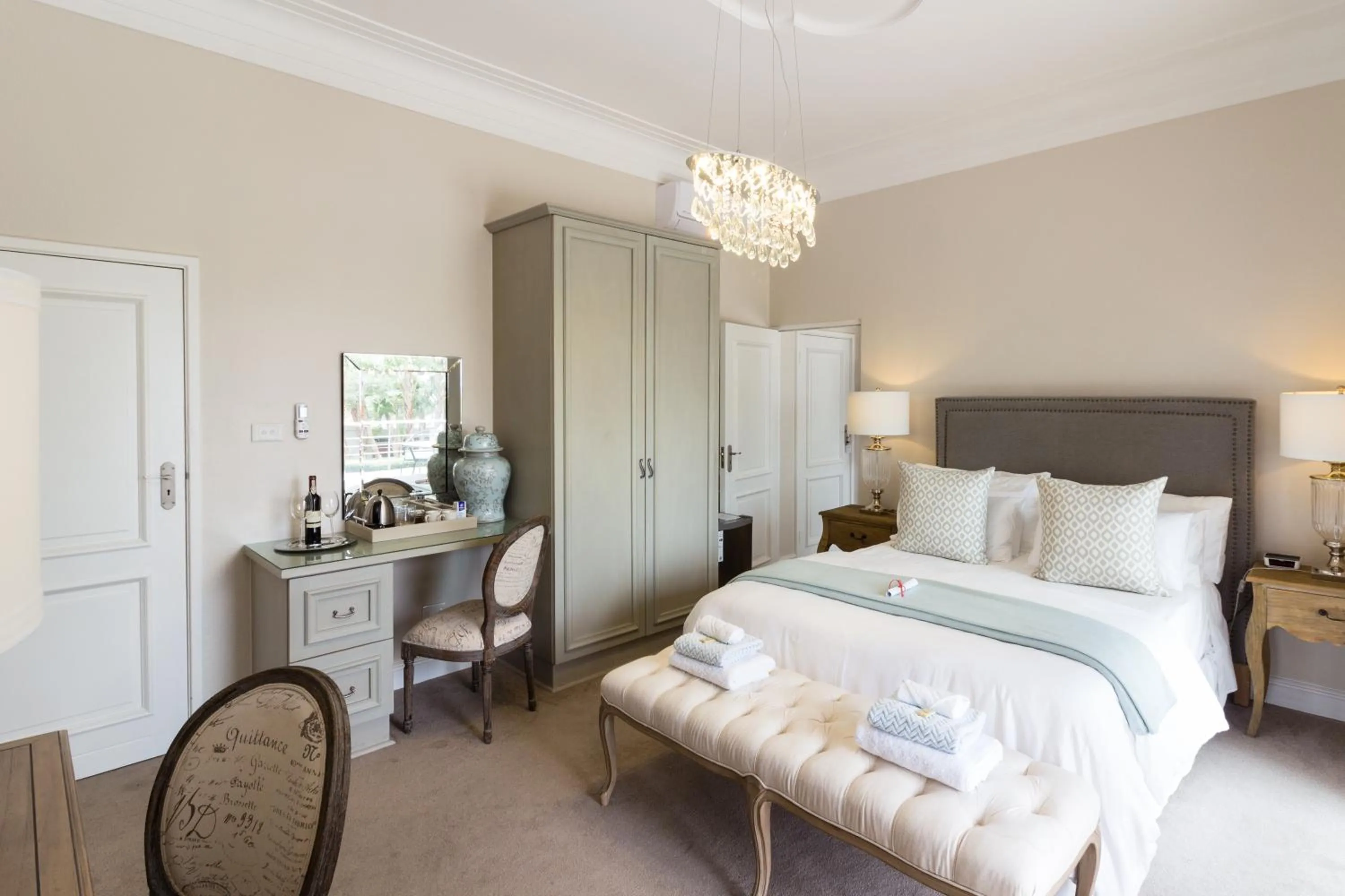 City view, Bed in Island Way Villa