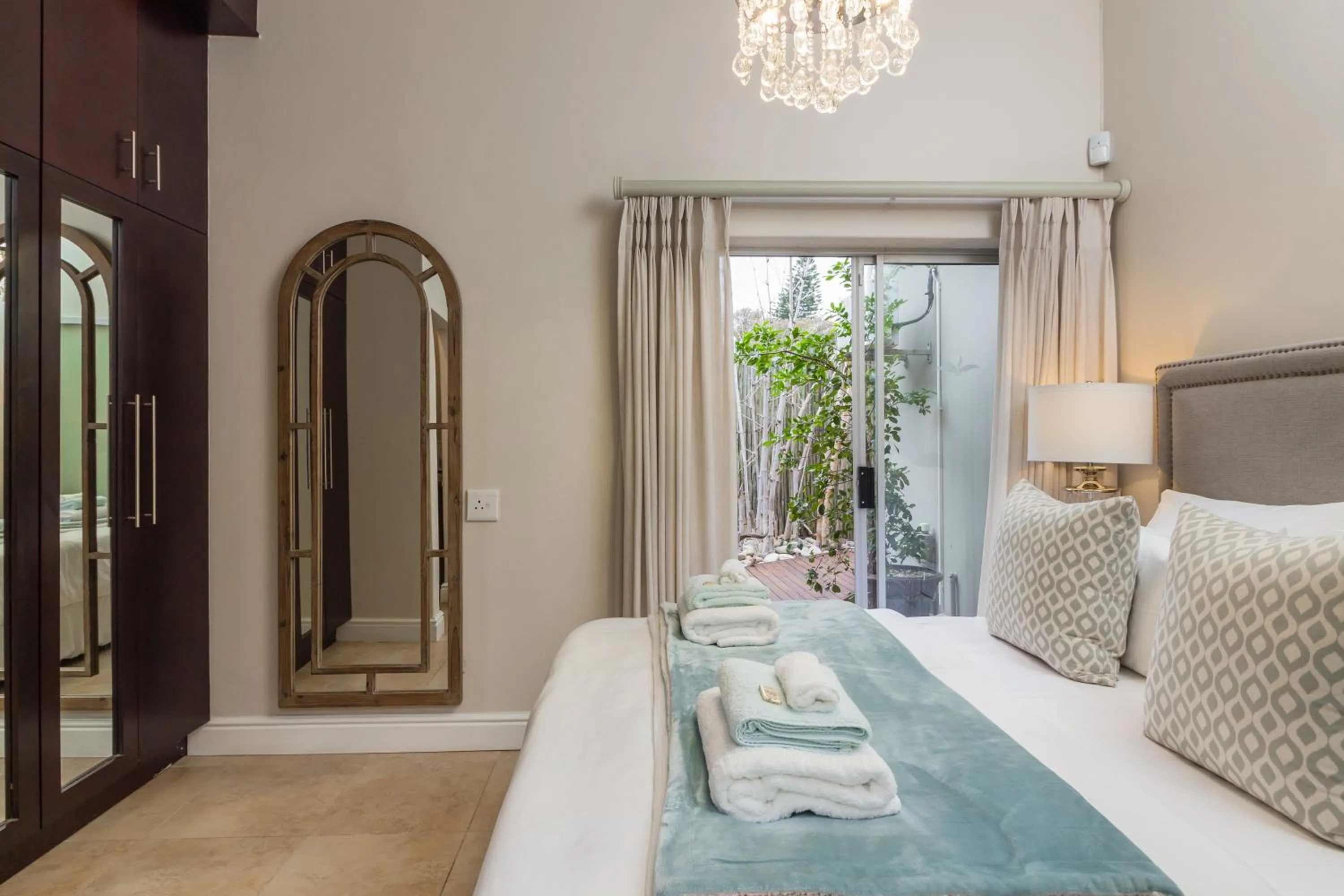 Bedroom, Bed in Island Way Villa