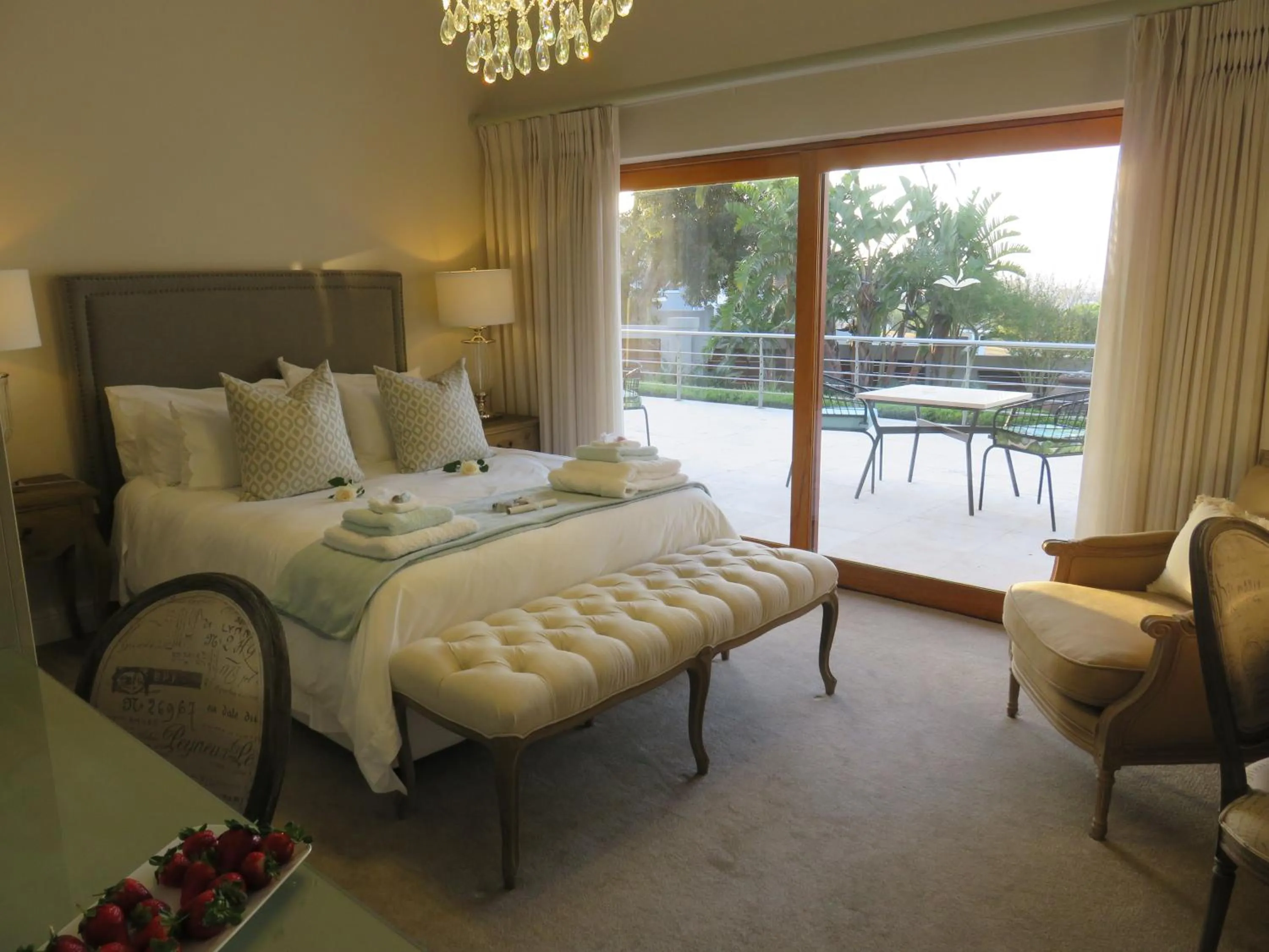 Bedroom, Bed in Island Way Villa