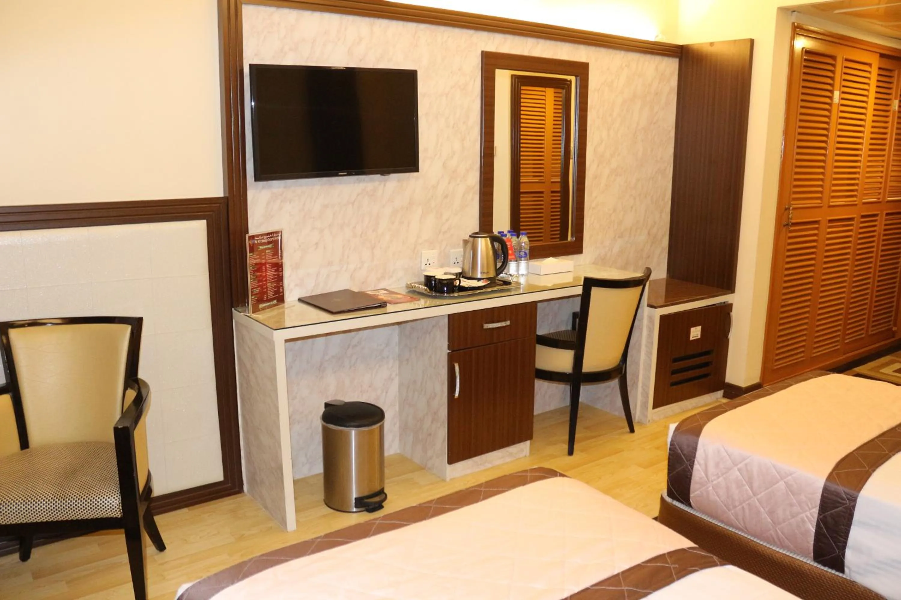 Coffee/tea facilities, Bed in Al Khaleej Grand Hotel