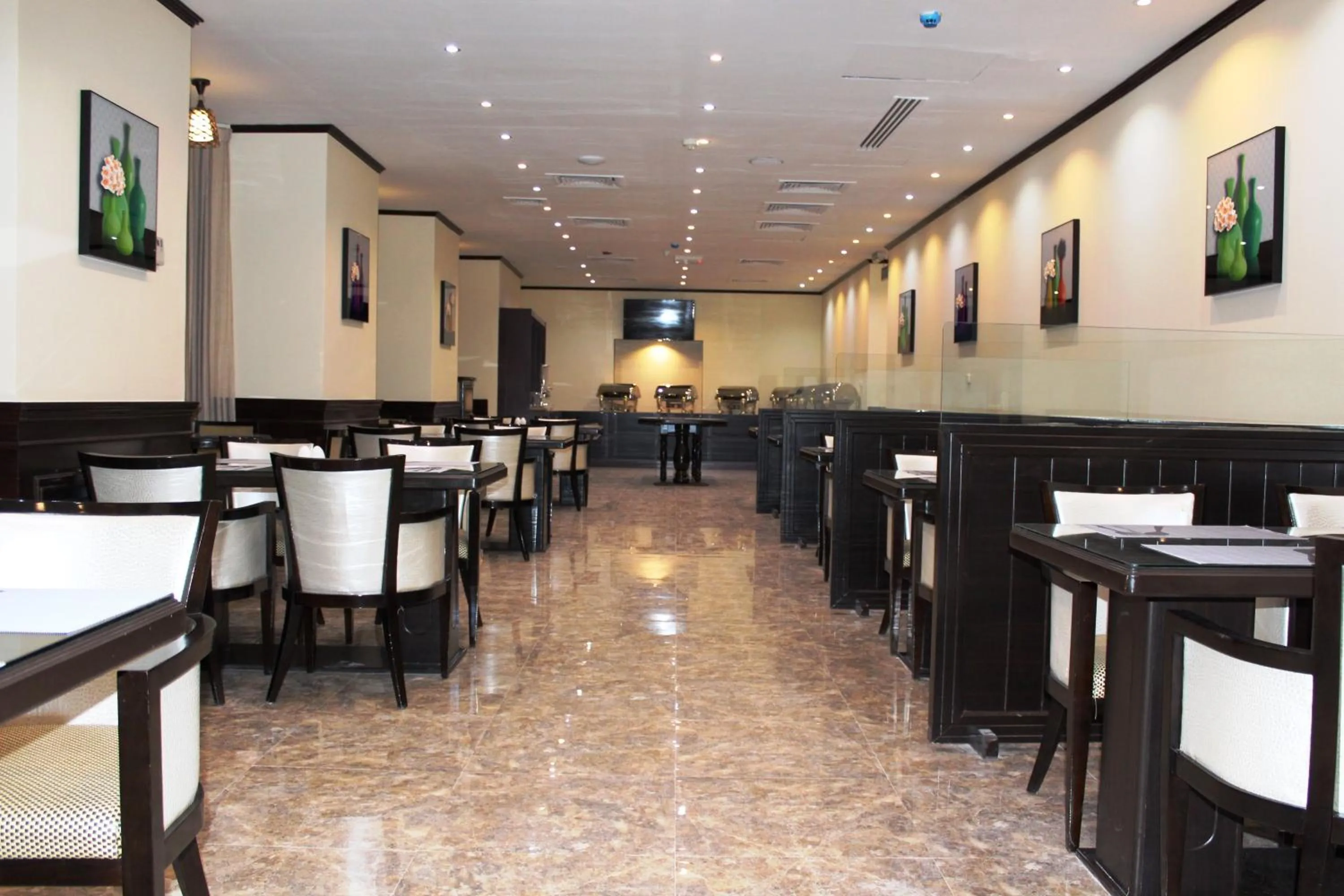 Restaurant/places to eat in Al Khaleej Grand Hotel