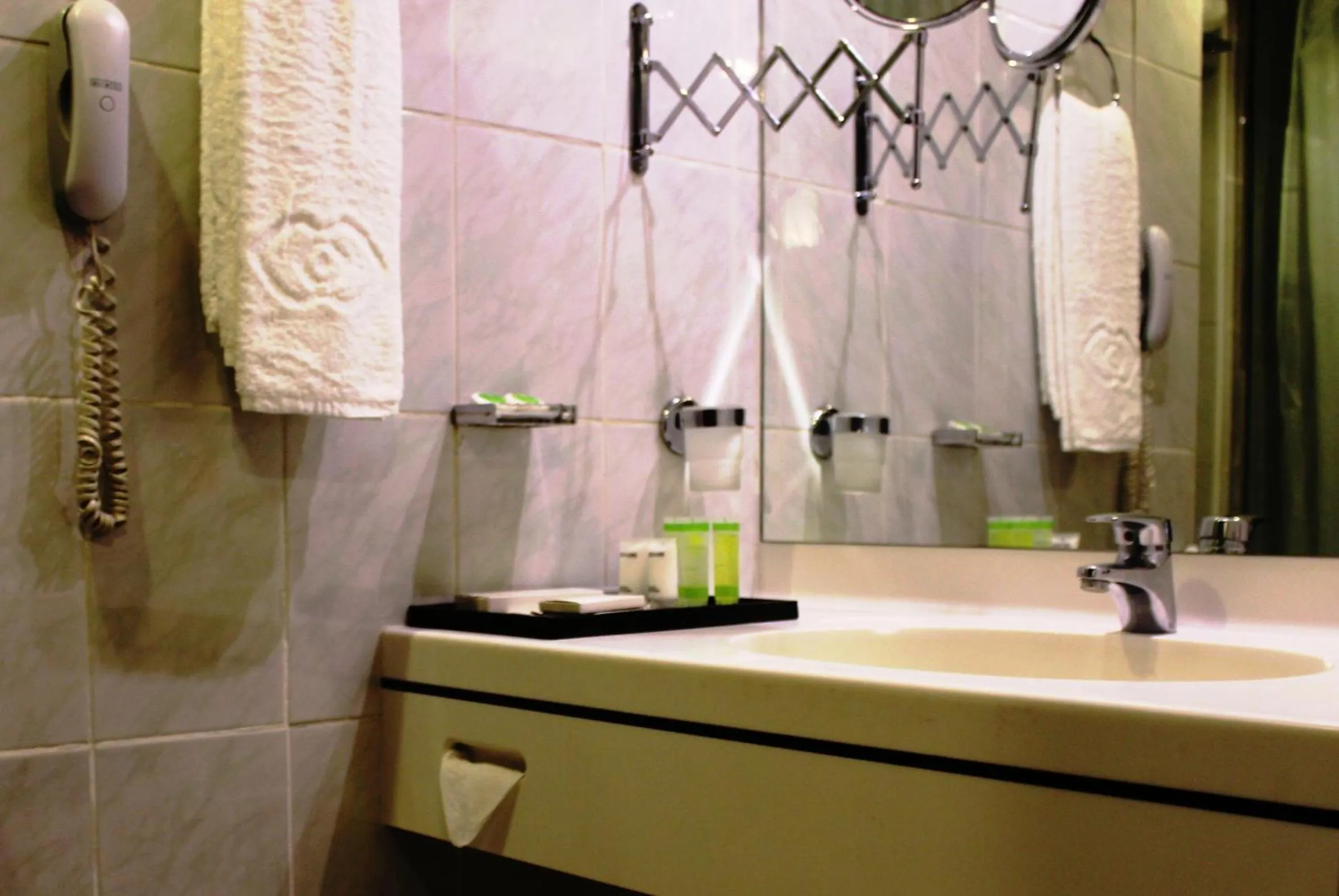 Bathroom in Al Khaleej Grand Hotel