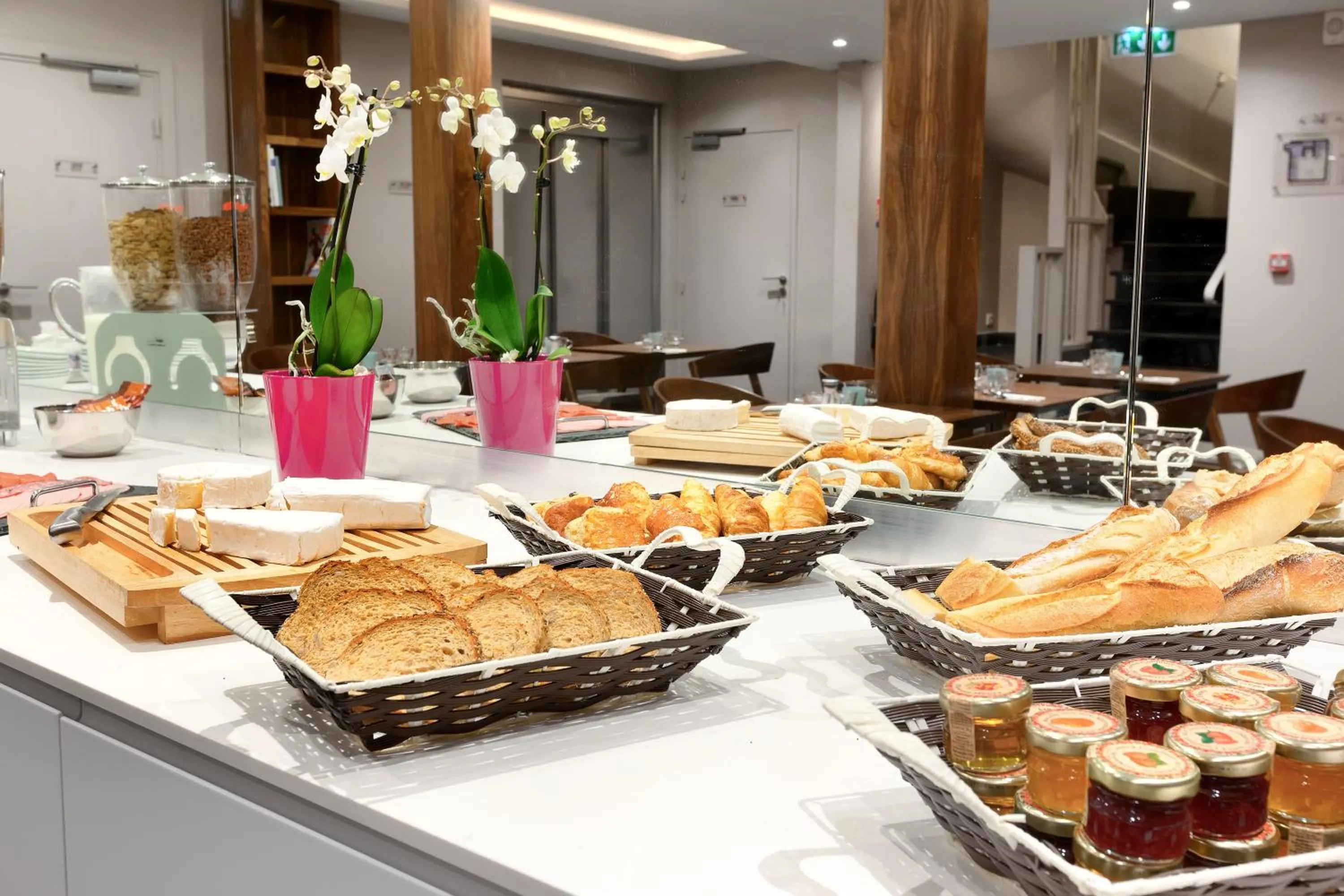 Restaurant/places to eat in Le Trente