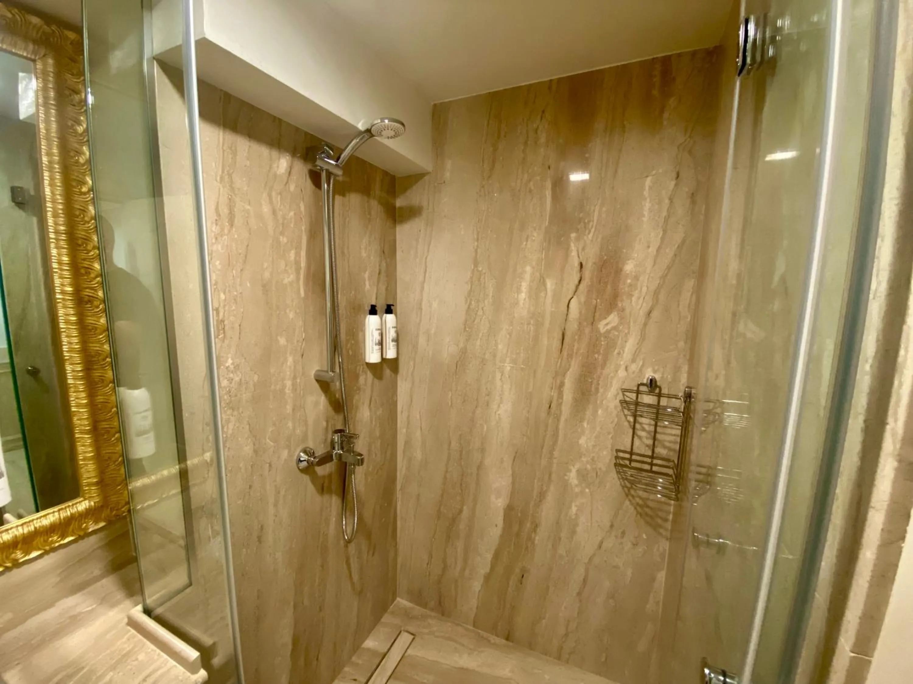 Bathroom in Hotel Anel