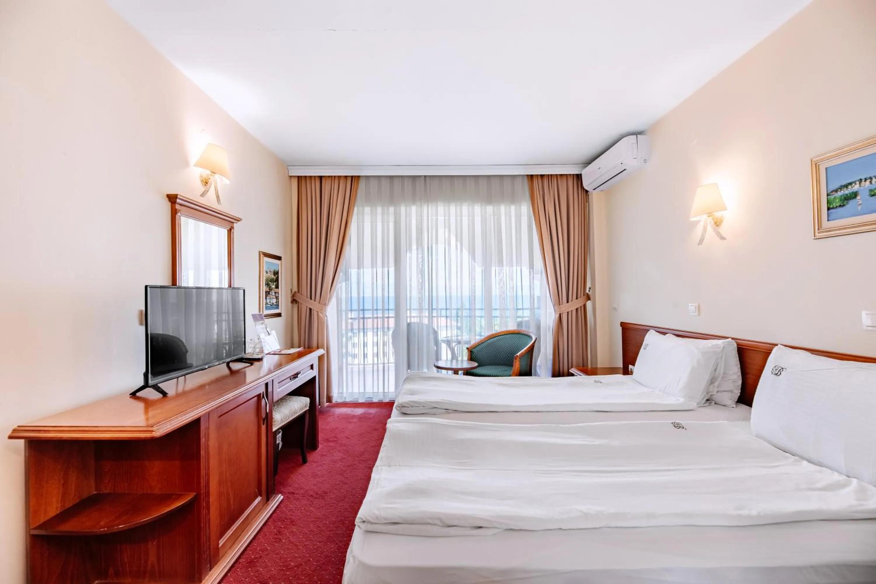 Property building, Bed in Hotel Belvedere