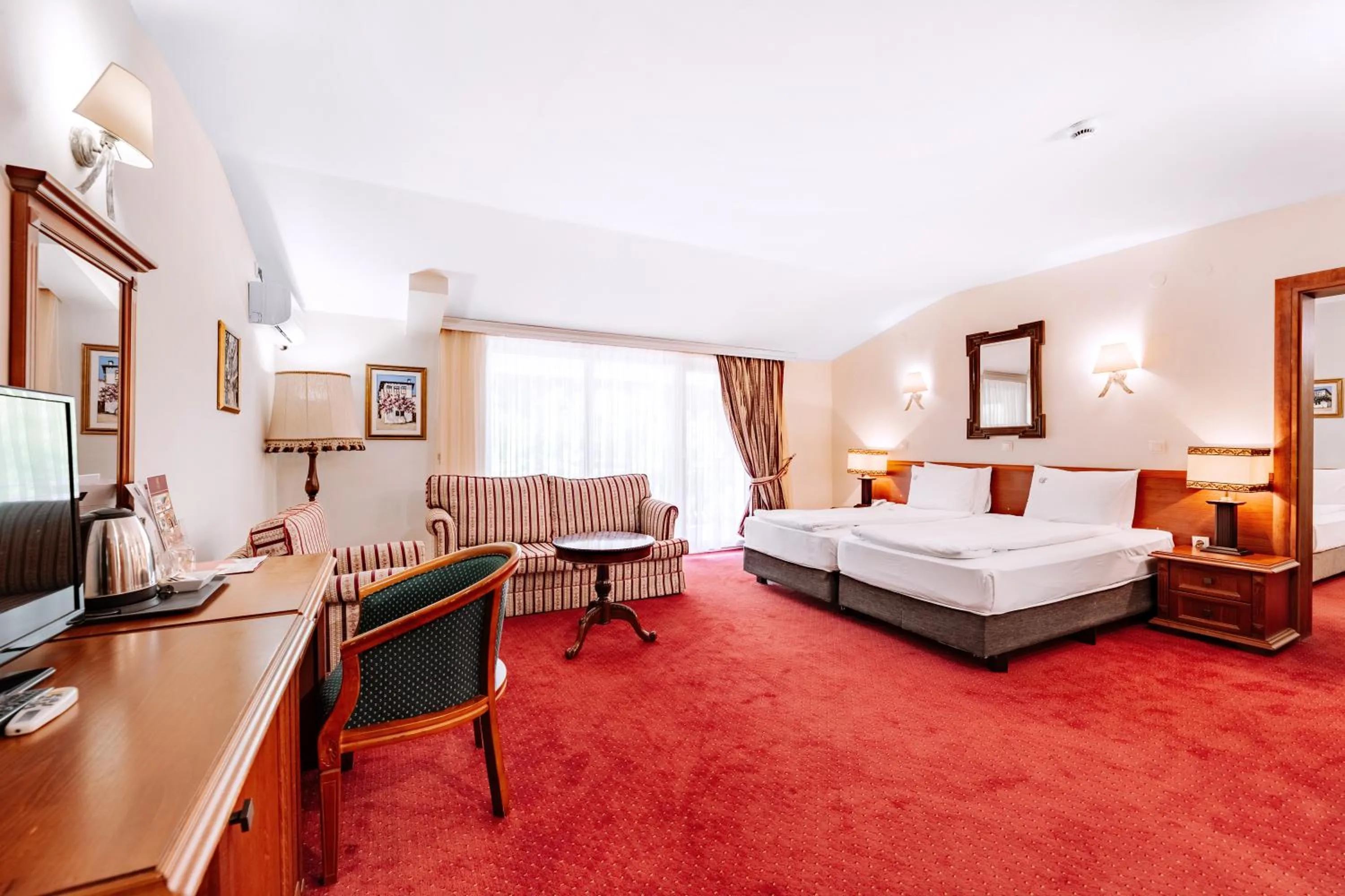 Property building, Bed in Hotel Belvedere