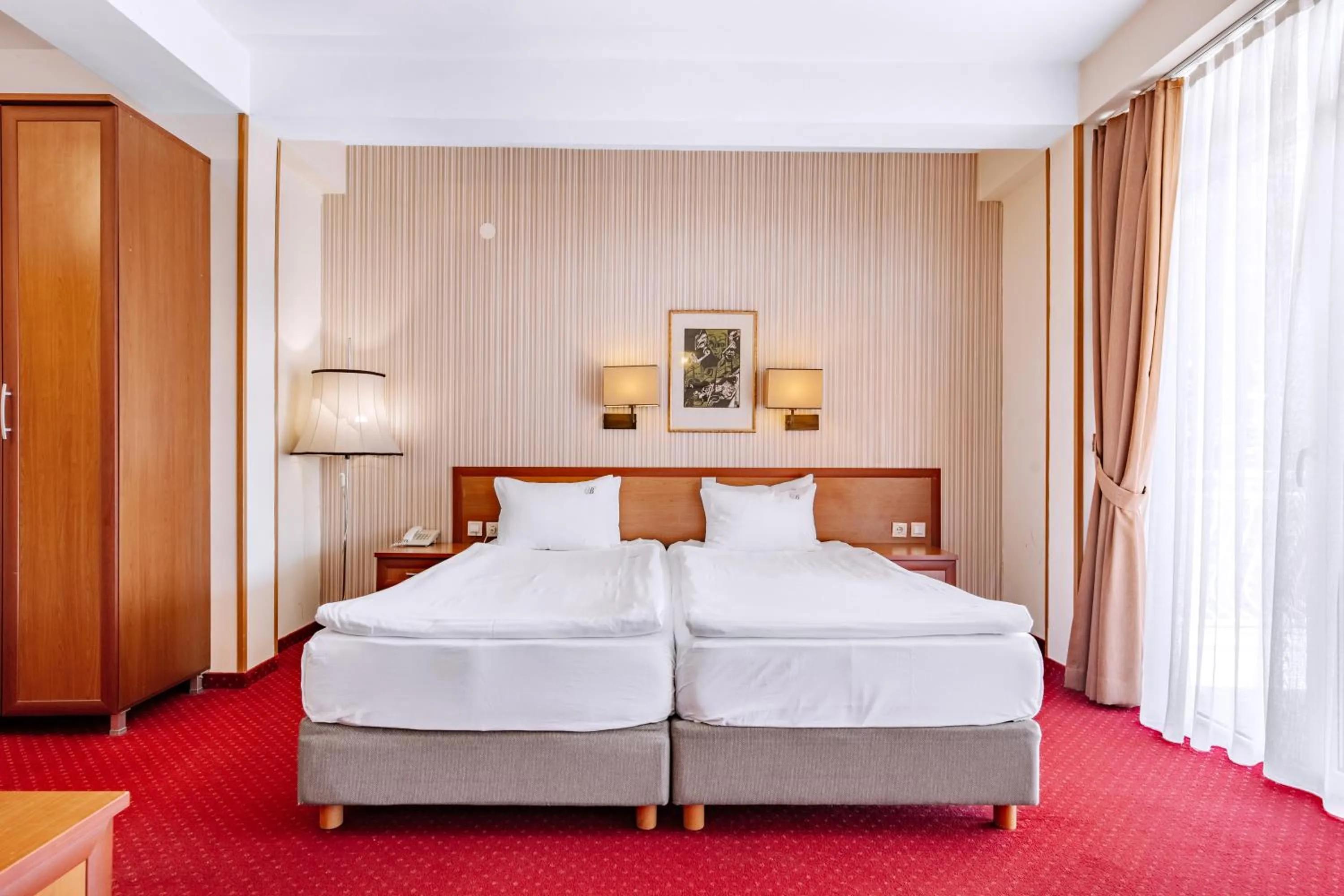 Property building, Bed in Hotel Belvedere