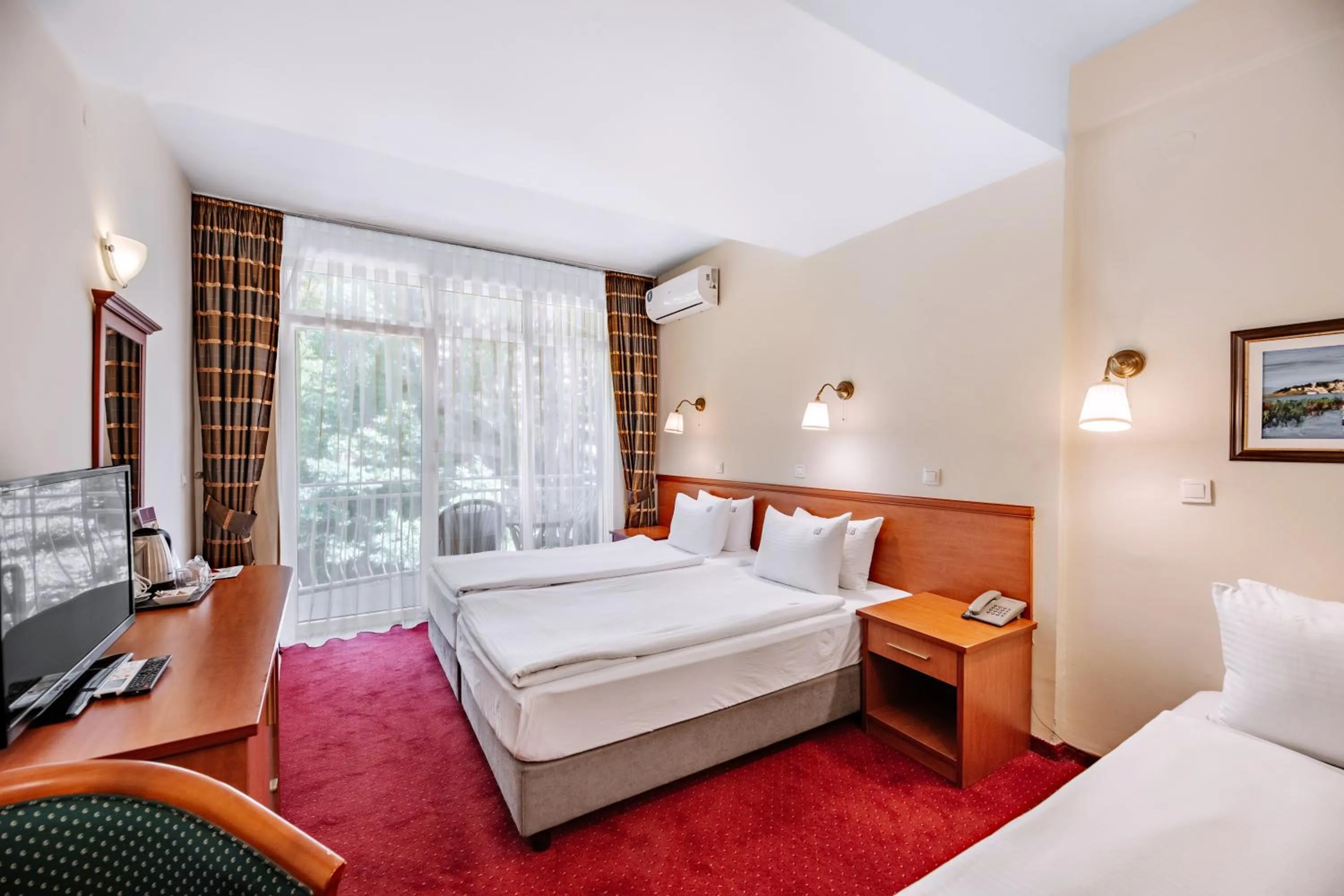 Property building, Bed in Hotel Belvedere