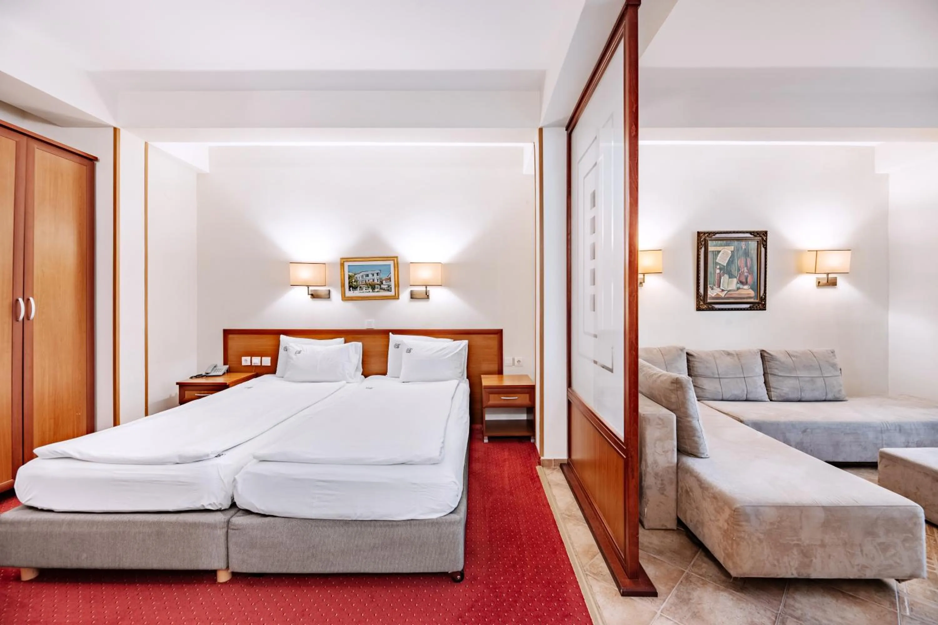 Property building, Bed in Hotel Belvedere