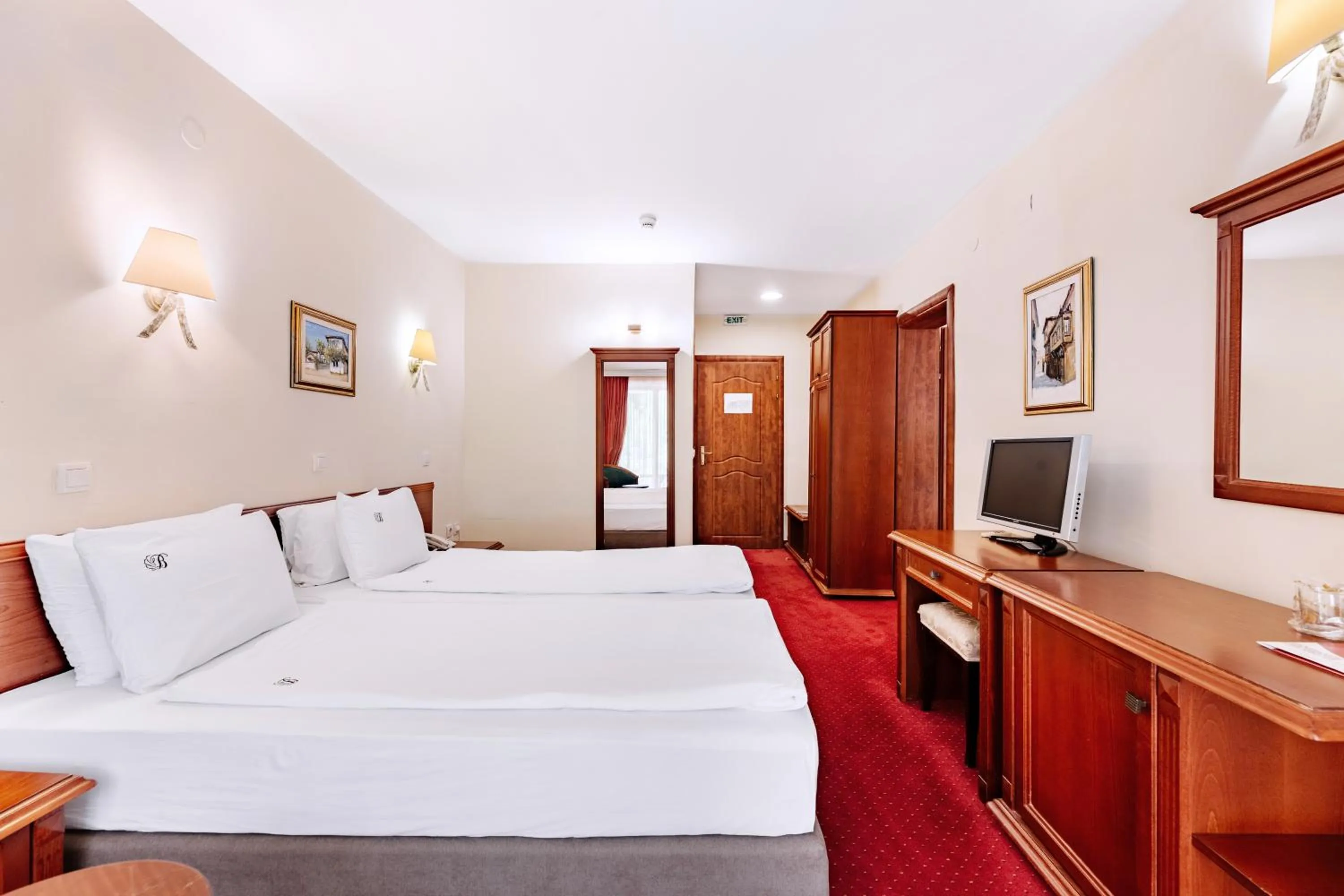 Property building, Bed in Hotel Belvedere