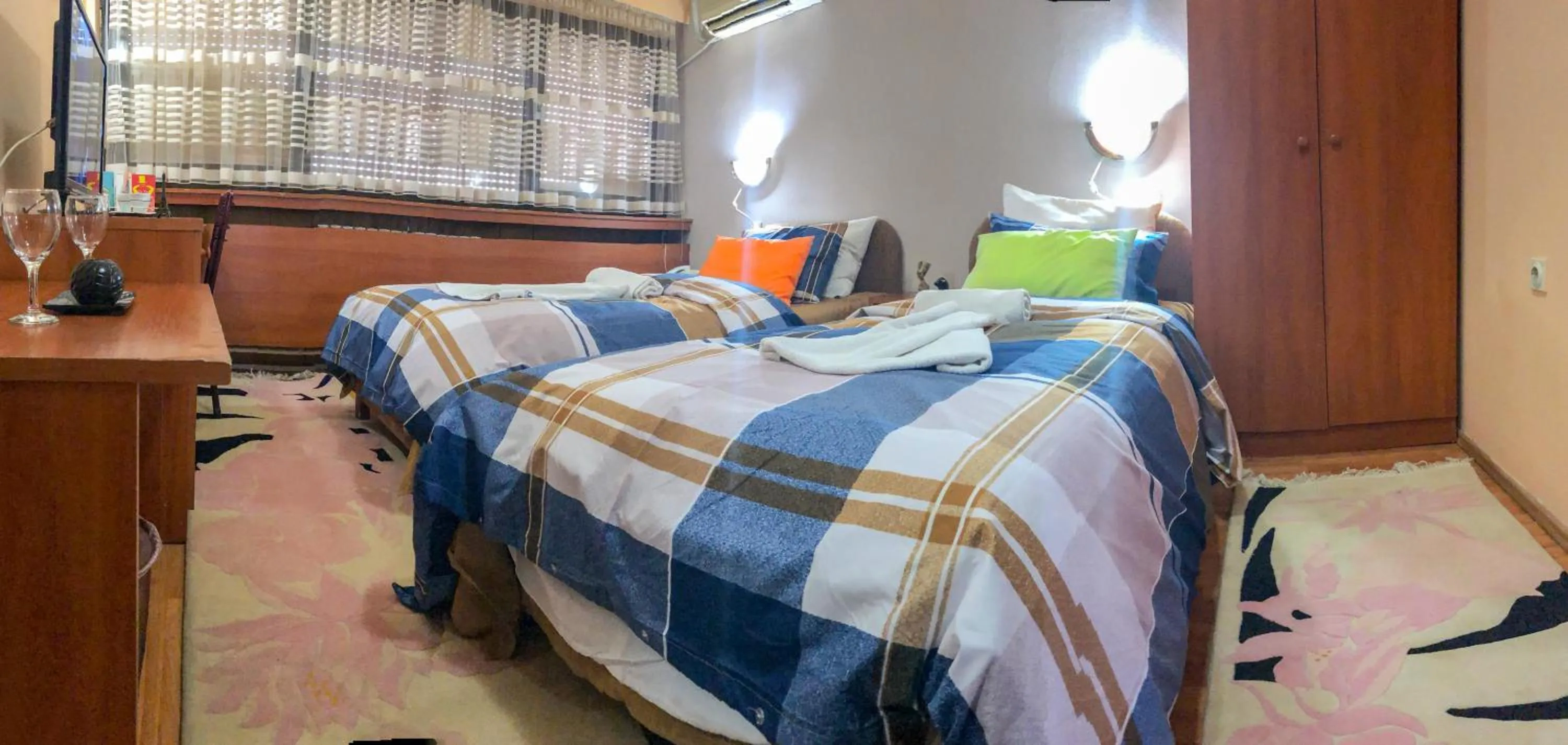 Photo of the whole room, Bed in Hotel Square