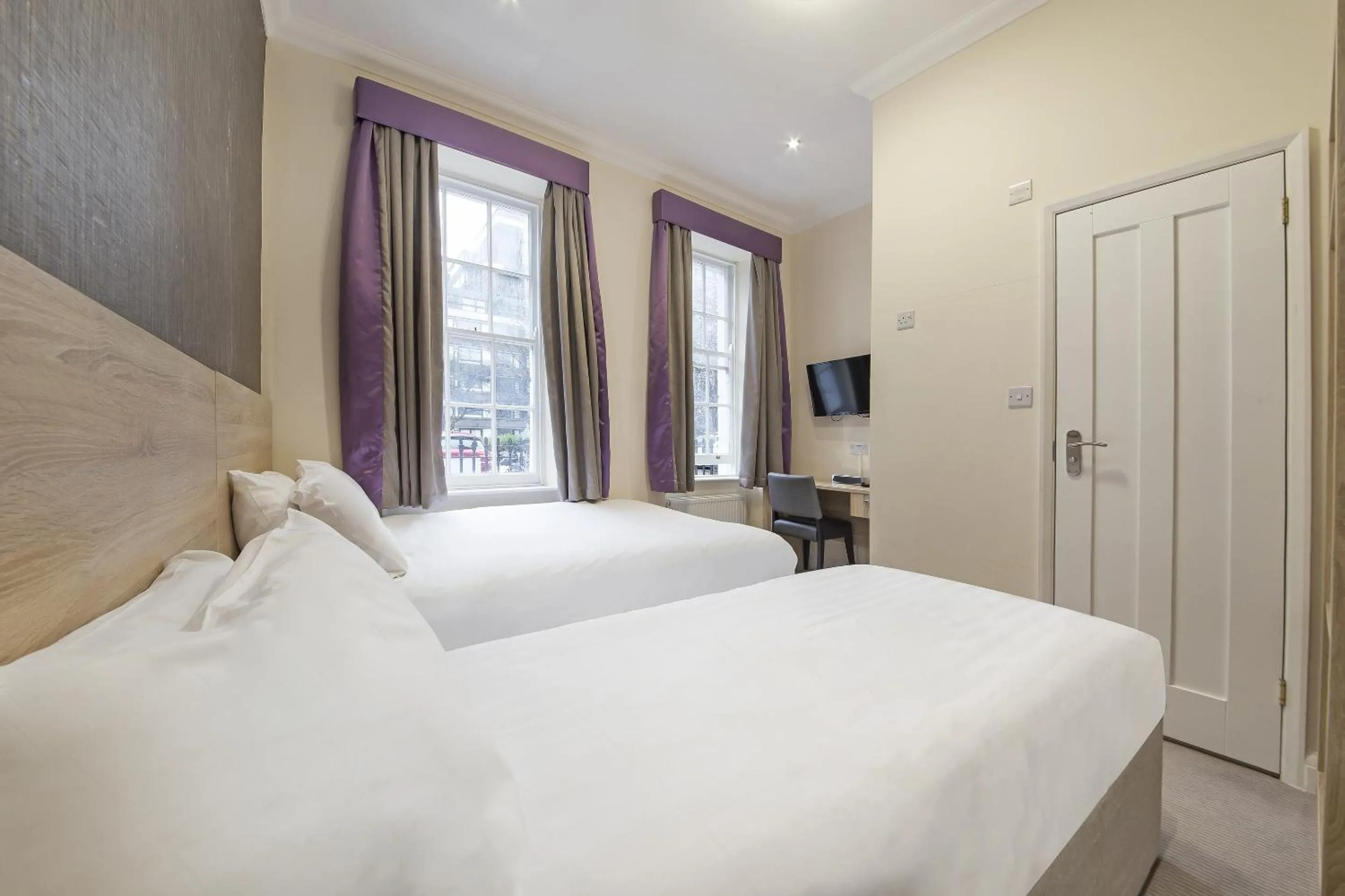 Bedroom in OYO 24 Sussex, London Paddington