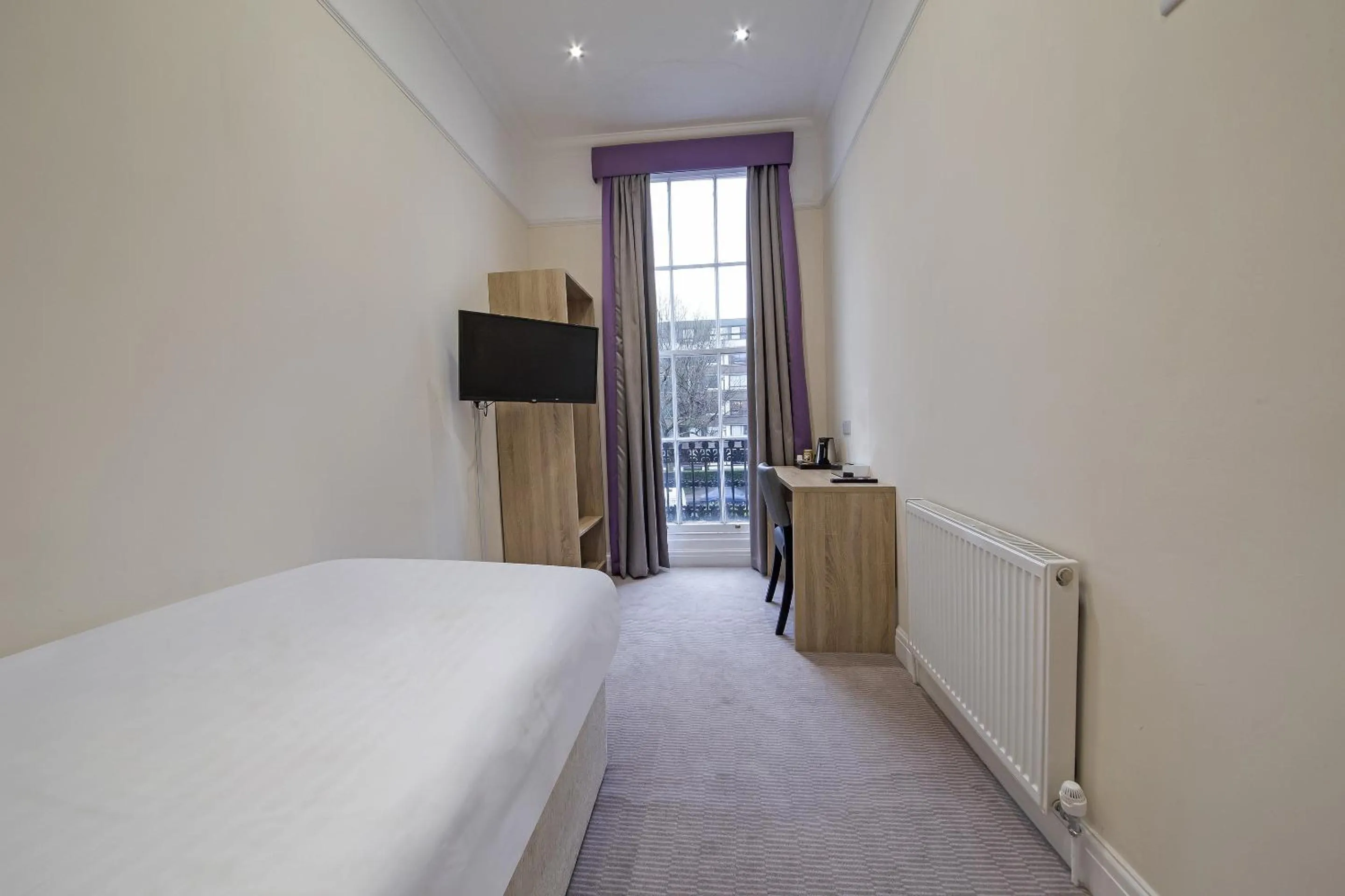 Bedroom in OYO 24 Sussex, London Paddington