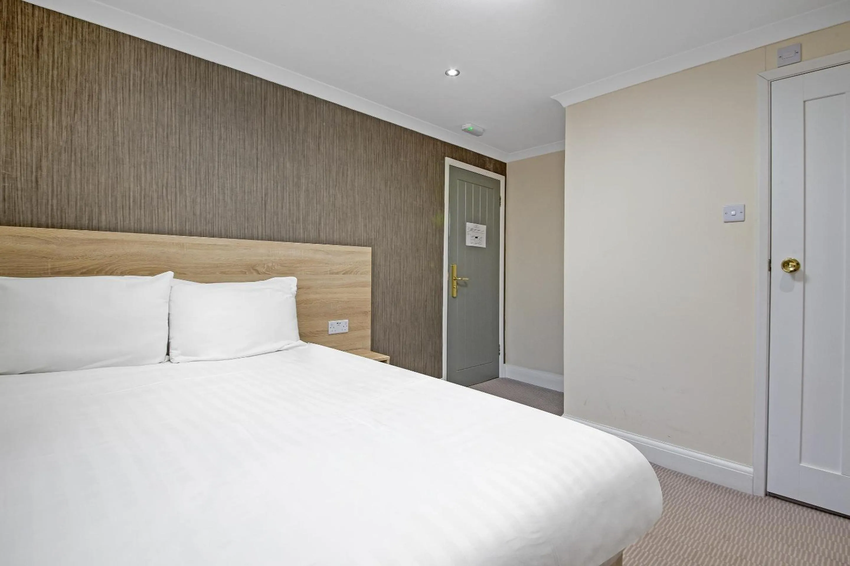 Bedroom in OYO 24 Sussex, London Paddington