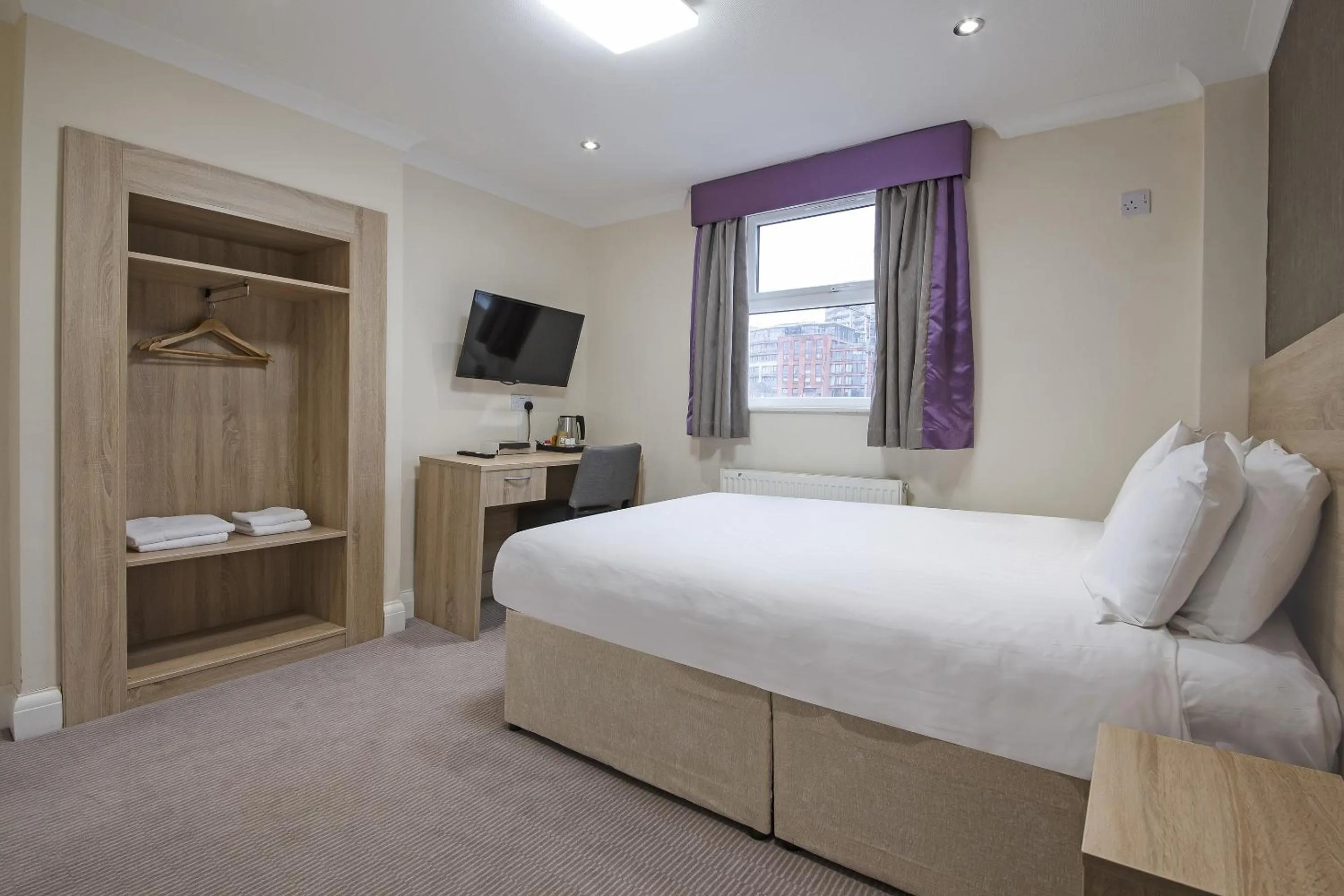 Bedroom in OYO 24 Sussex, London Paddington