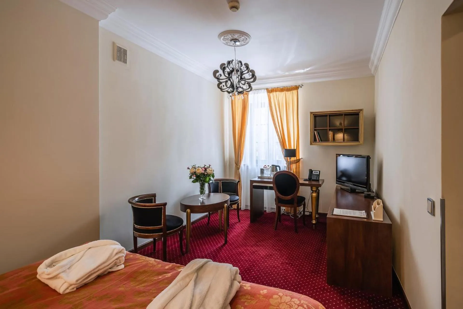 Photo of the whole room, Bed in Dwór Kombornia Hotel&SPA