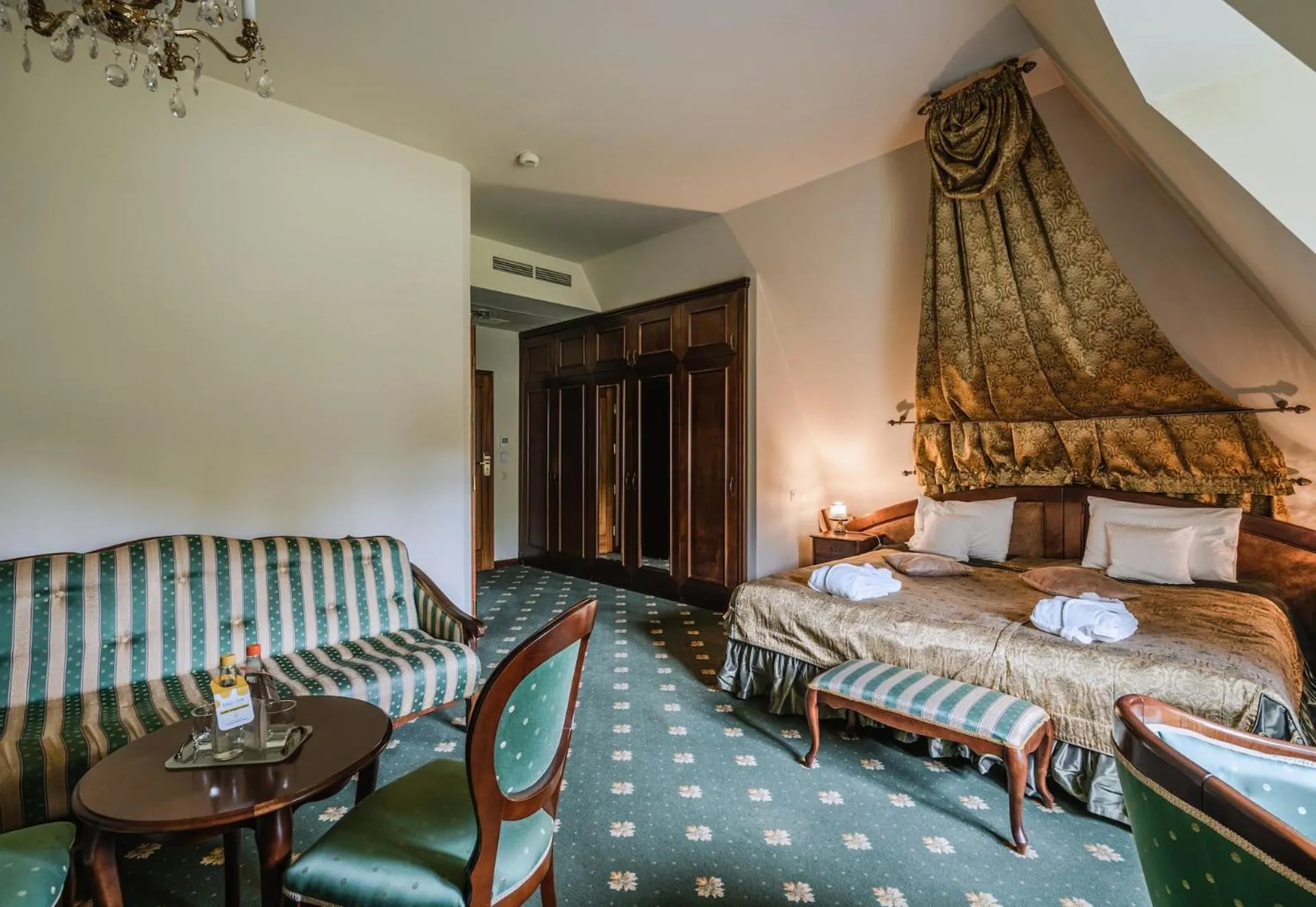 Photo of the whole room, Bed in Dwór Kombornia Hotel&SPA