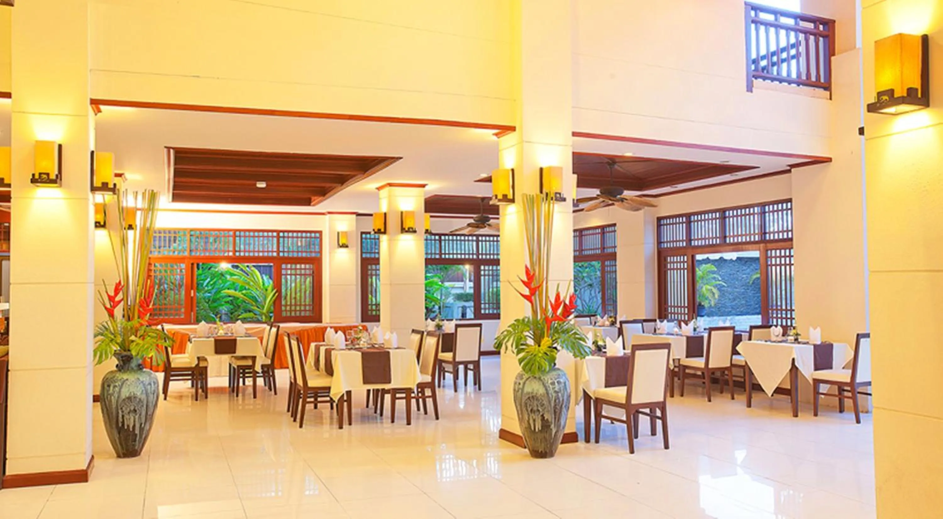 Restaurant/places to eat in Le Murraya Boutique Serviced Residence & Resort