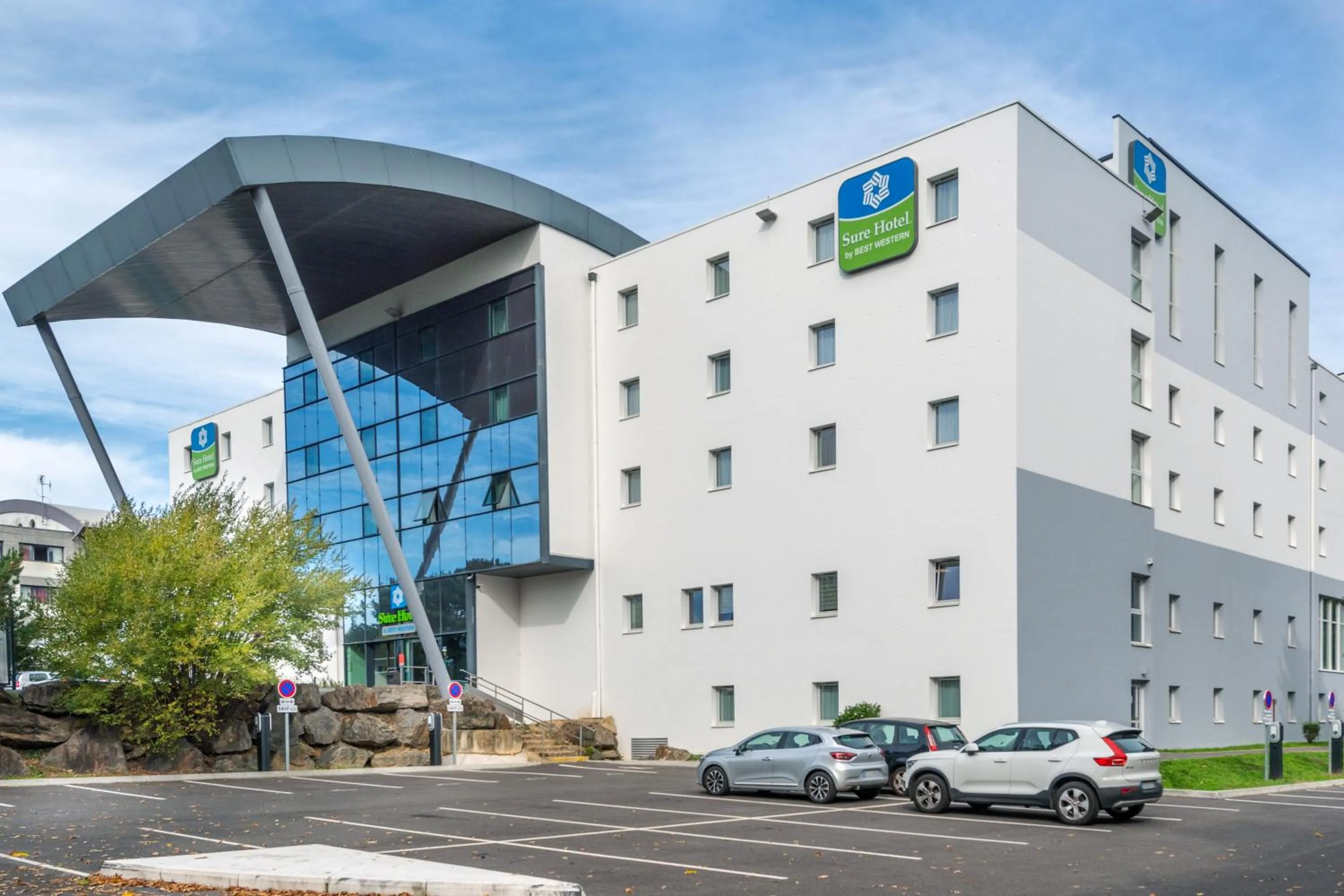 Parking in Sure Hotel by Best Western Nantes Beaujoire
