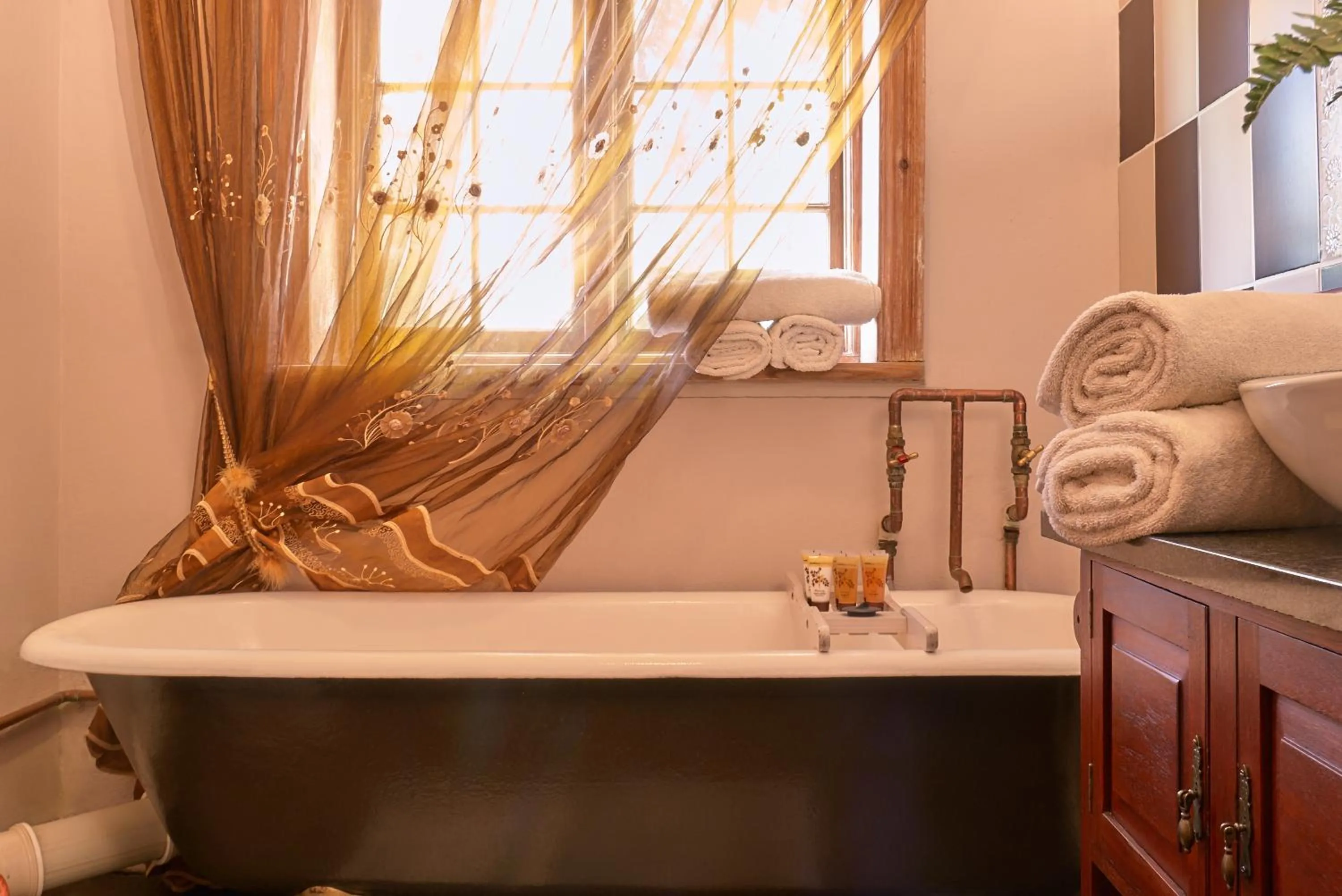 Bathroom, Bed in Linwood Guest Farm