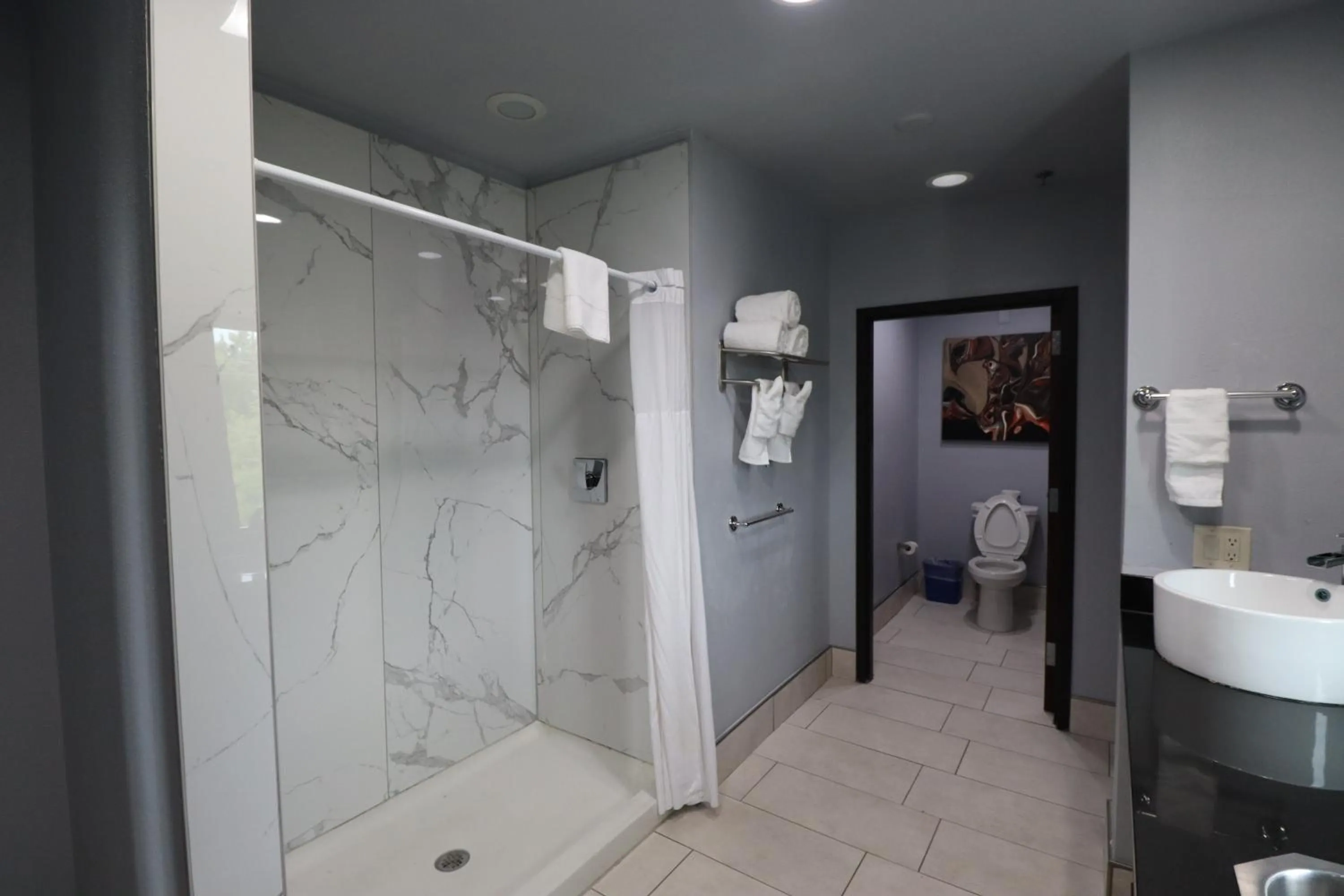 Shower in Days Inn & Suites by Wyndham Milwaukee