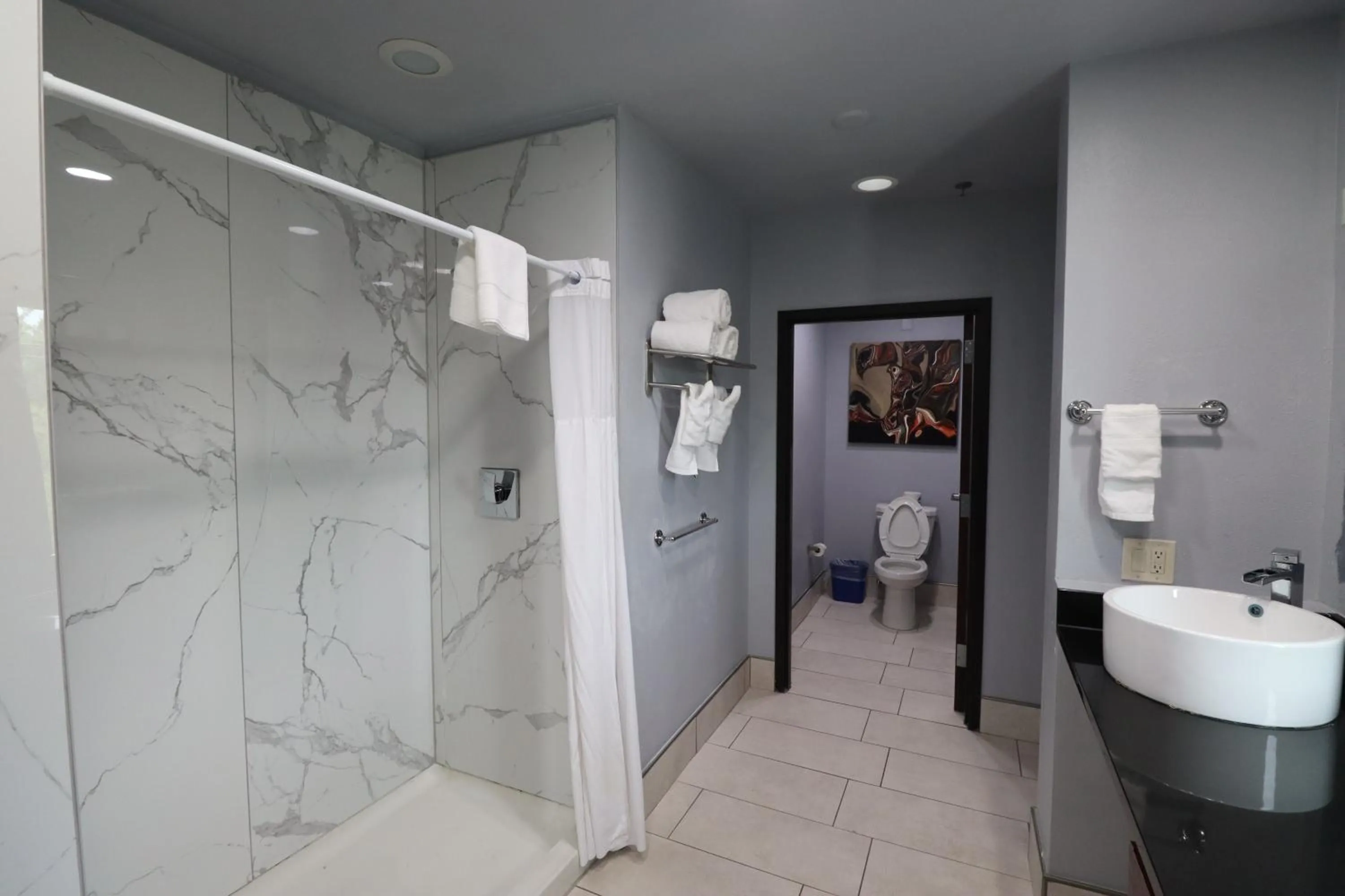 Shower in Days Inn & Suites by Wyndham Milwaukee