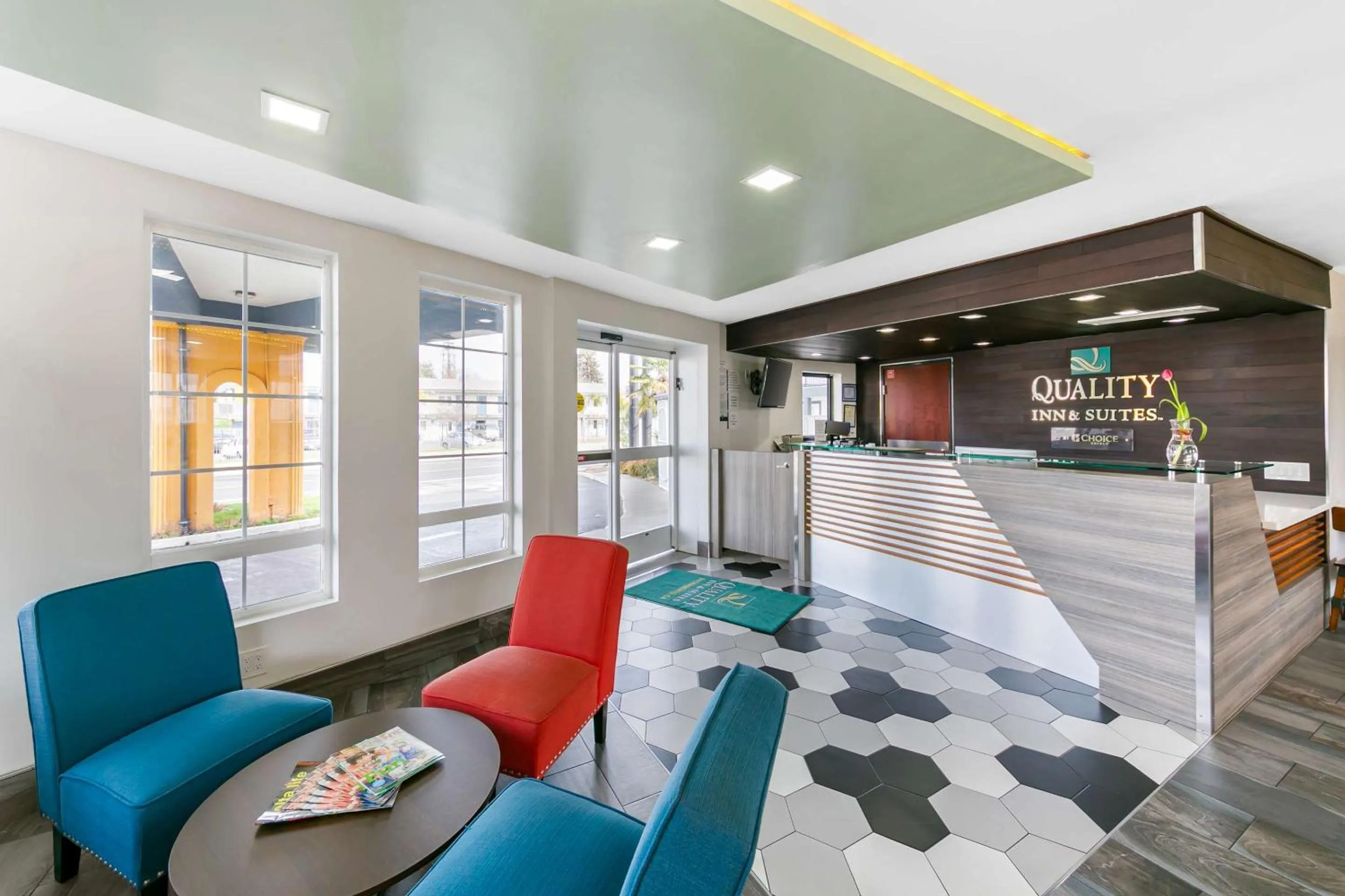 Lobby or reception in Quality Inn & Suites Sacramento Downtown Area