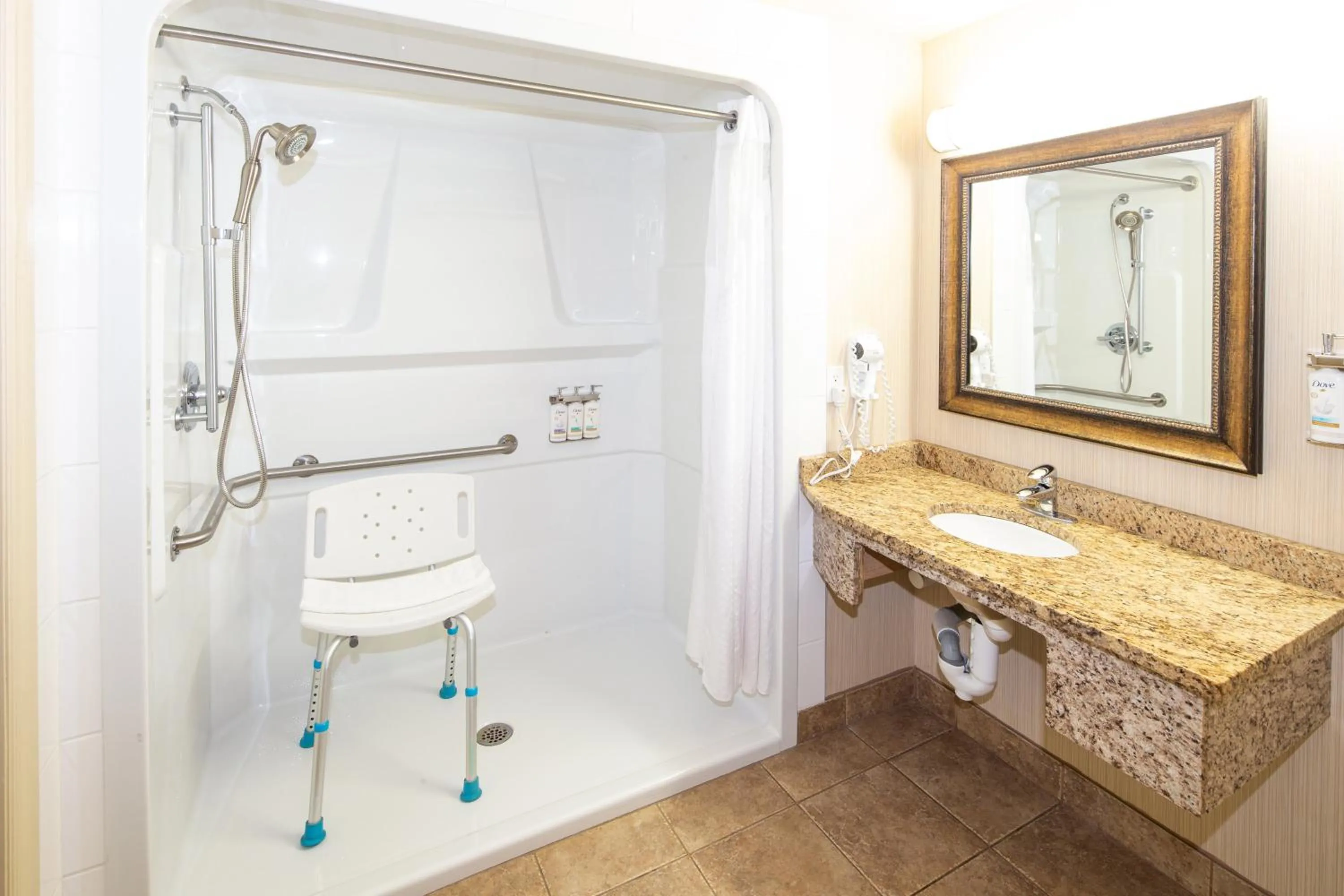 Photo of the whole room in Holiday Inn Express Hotel & Suites Edson by IHG