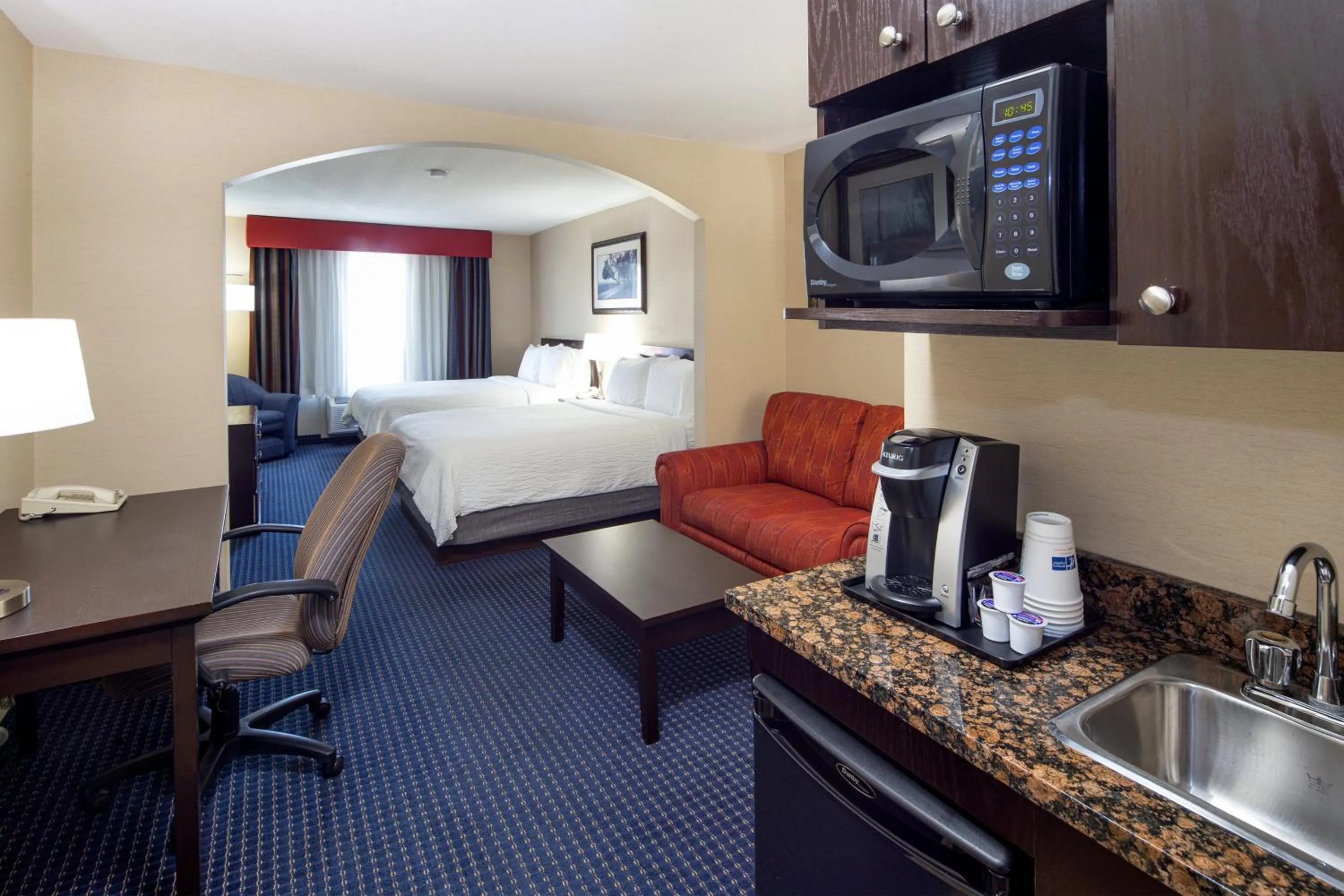 Photo of the whole room, Bed in Holiday Inn Express Hotel & Suites Edson by IHG