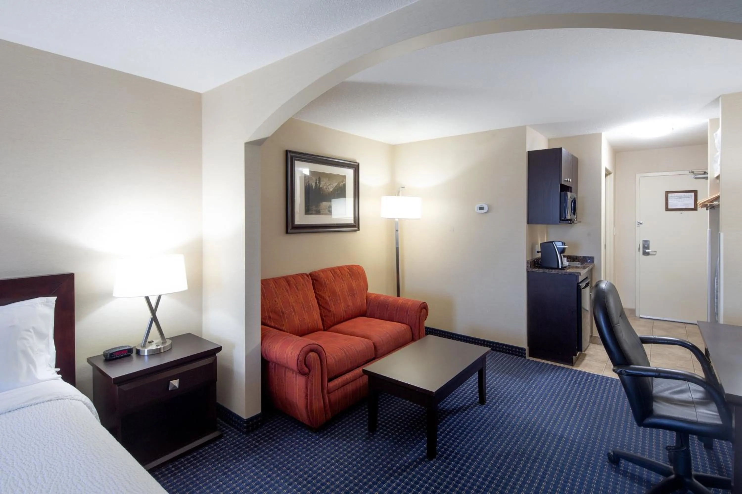 Photo of the whole room in Holiday Inn Express Hotel & Suites Edson by IHG