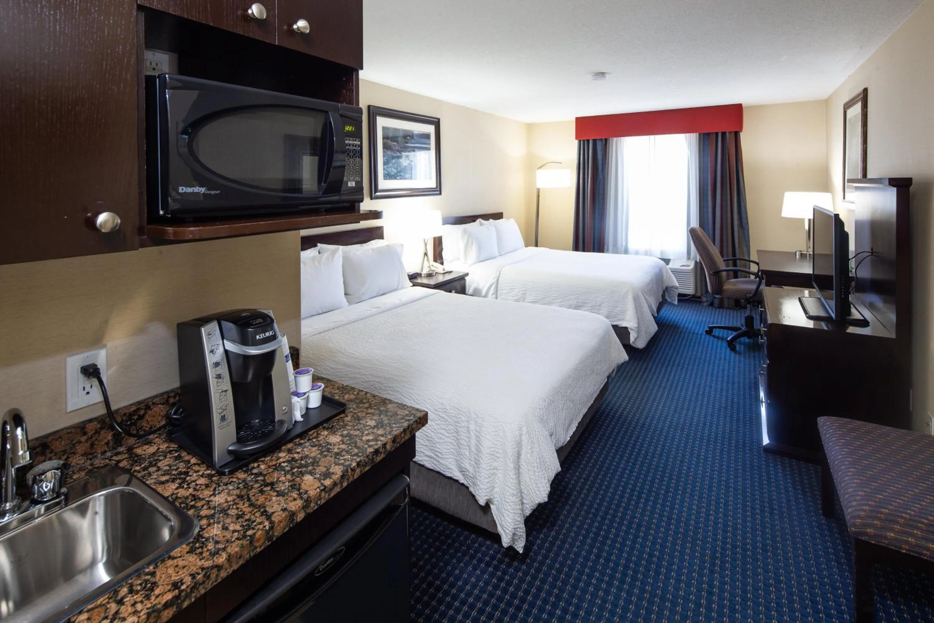 Photo of the whole room, Bed in Holiday Inn Express Hotel & Suites Edson by IHG