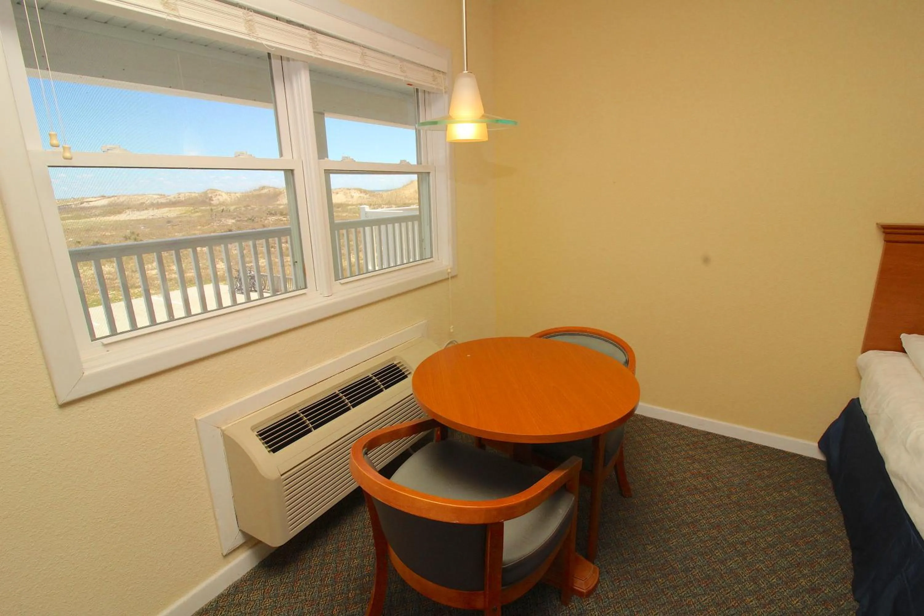 Dining area, Bed in Sea Gull