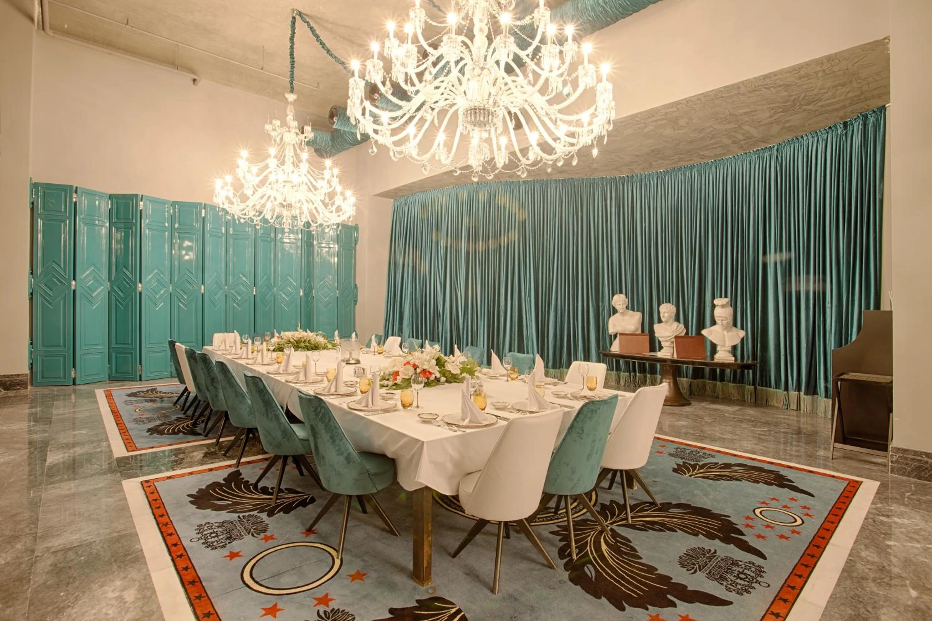 Restaurant/Places to Eat in Selectum Luxury Resort