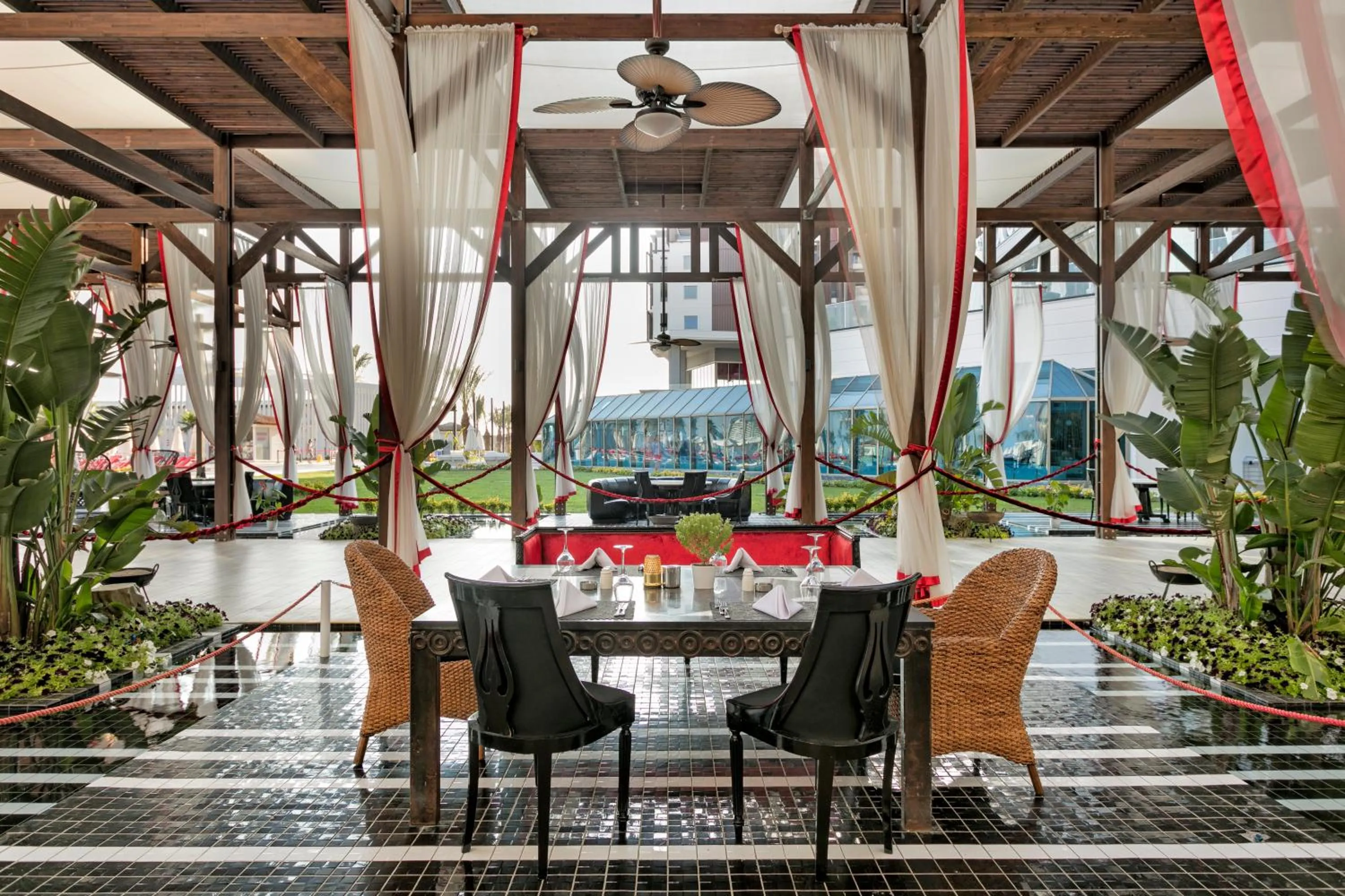 Restaurant/Places to Eat in Selectum Luxury Resort